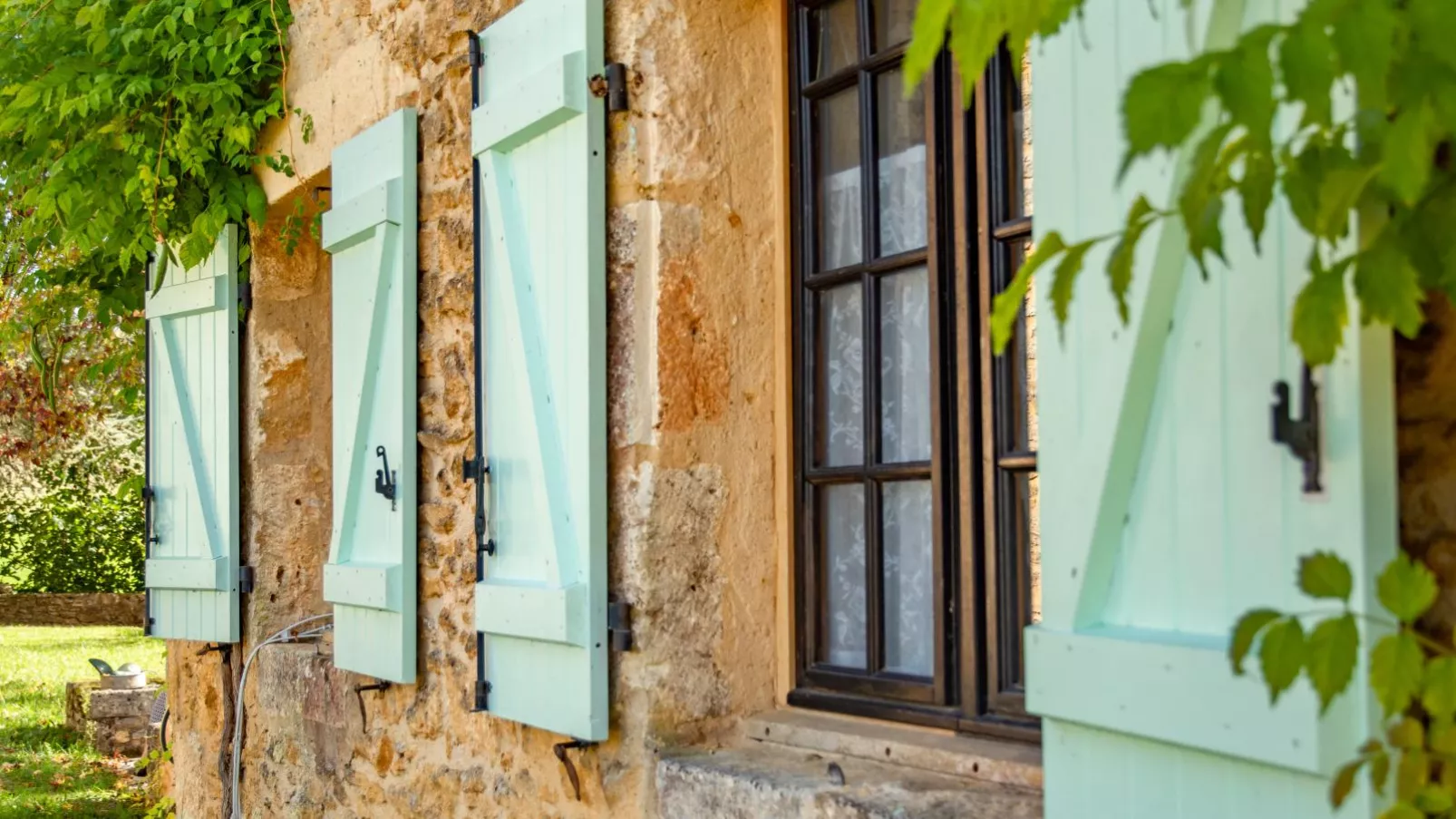 Maison Sauveterre-la-Lémance-Buitenkant zomer