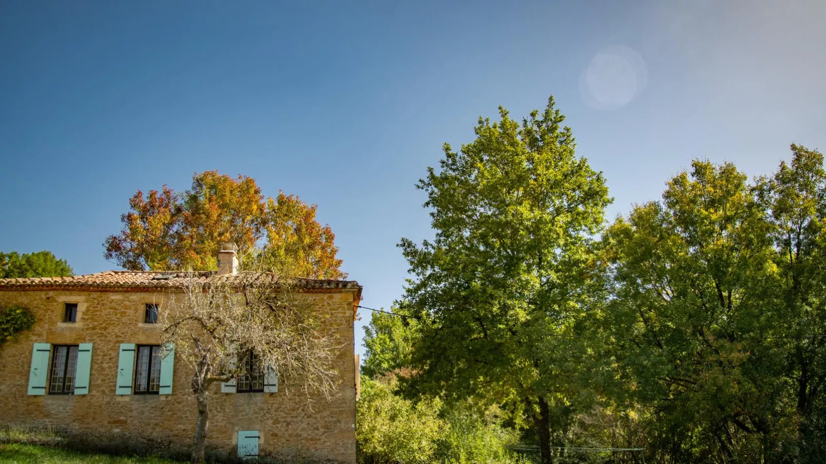 Maison Sauveterre-la-Lémance-Buitenkant zomer