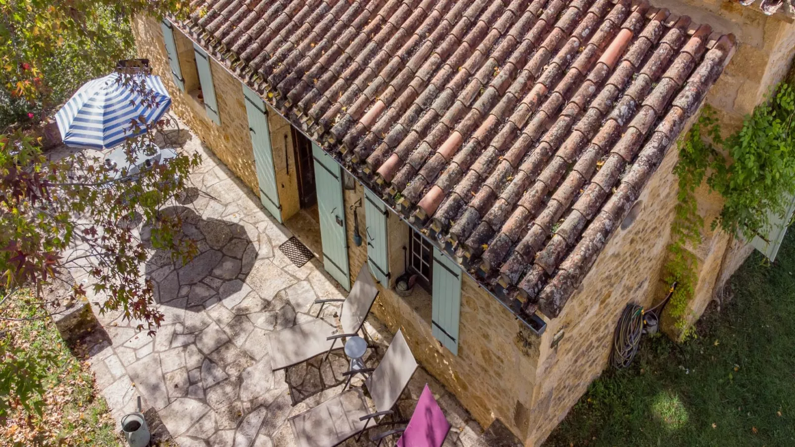 Maison Sauveterre-la-Lémance-Buitenkant zomer