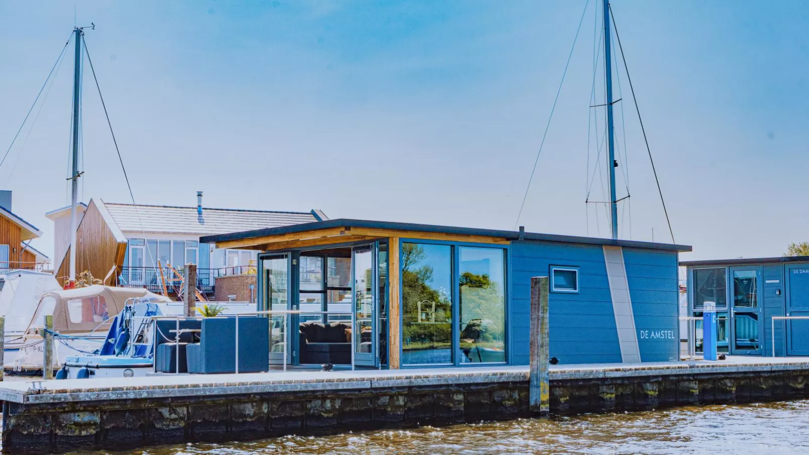 Tiny houseboat Uitgeest I-Buitenkant zomer