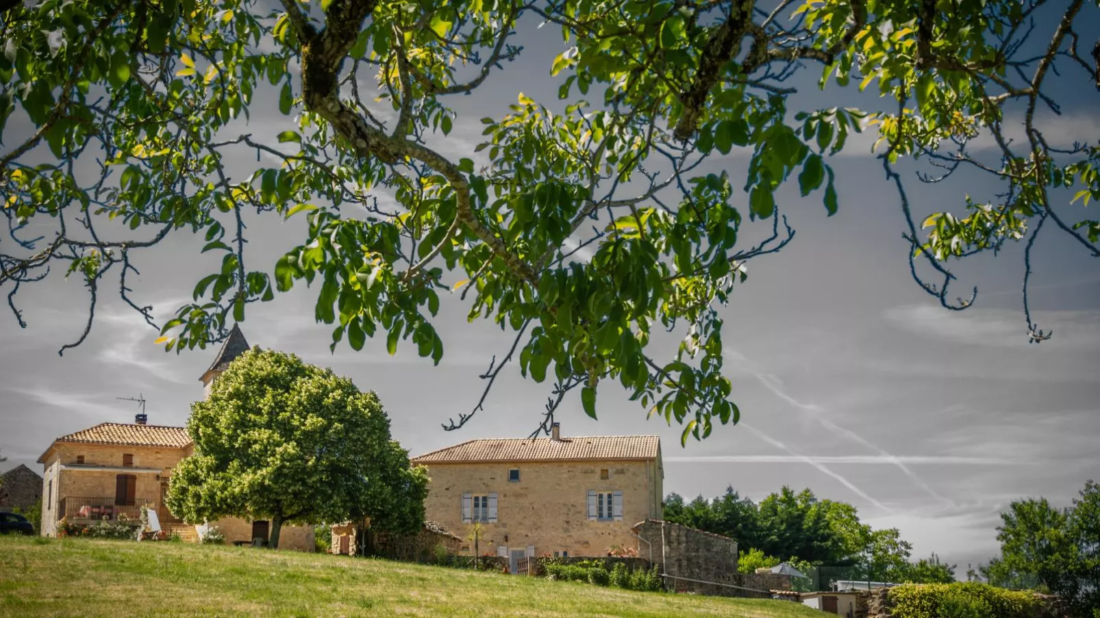 Maison Girou Haut-Buitenkant zomer