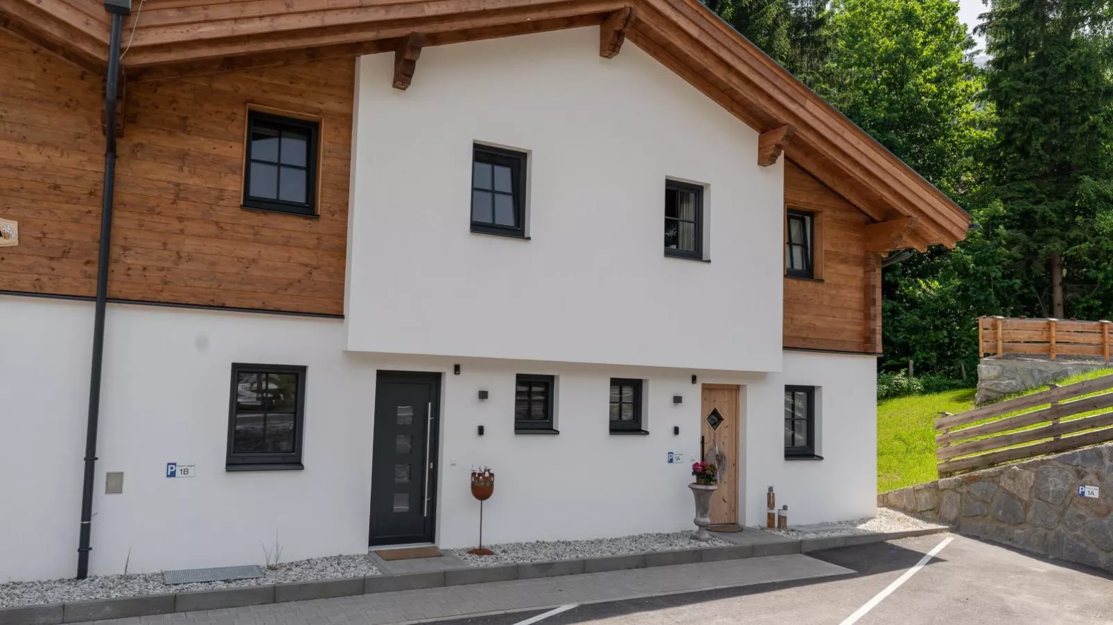 Pinzgau Lodge 2B-Buitenkant zomer