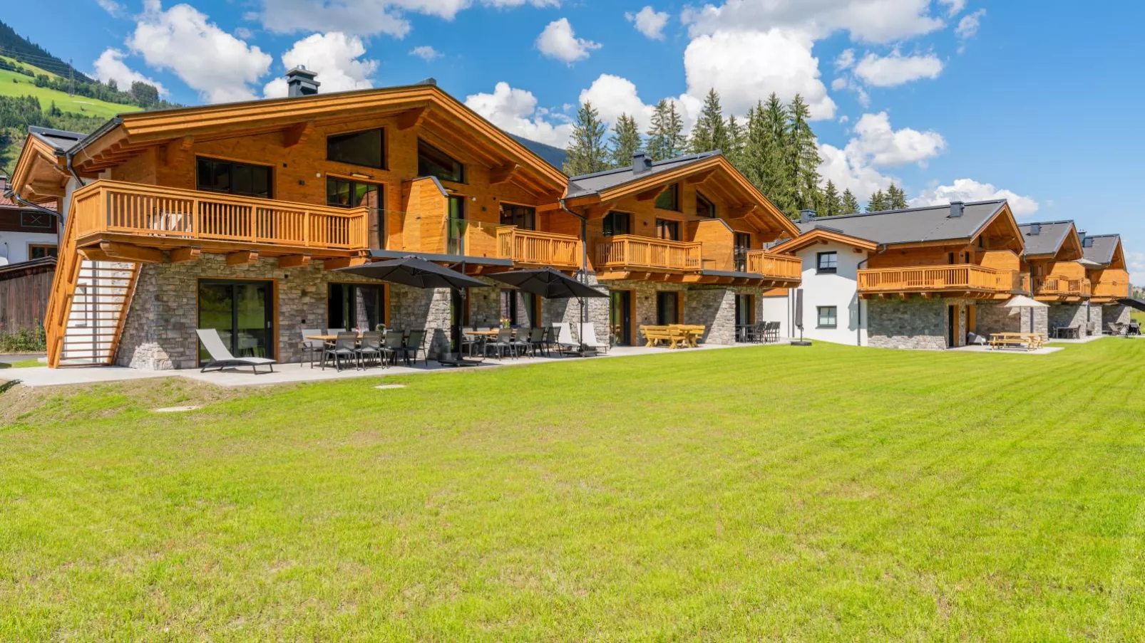Pinzgau Lodge 1A-Buitenkant zomer