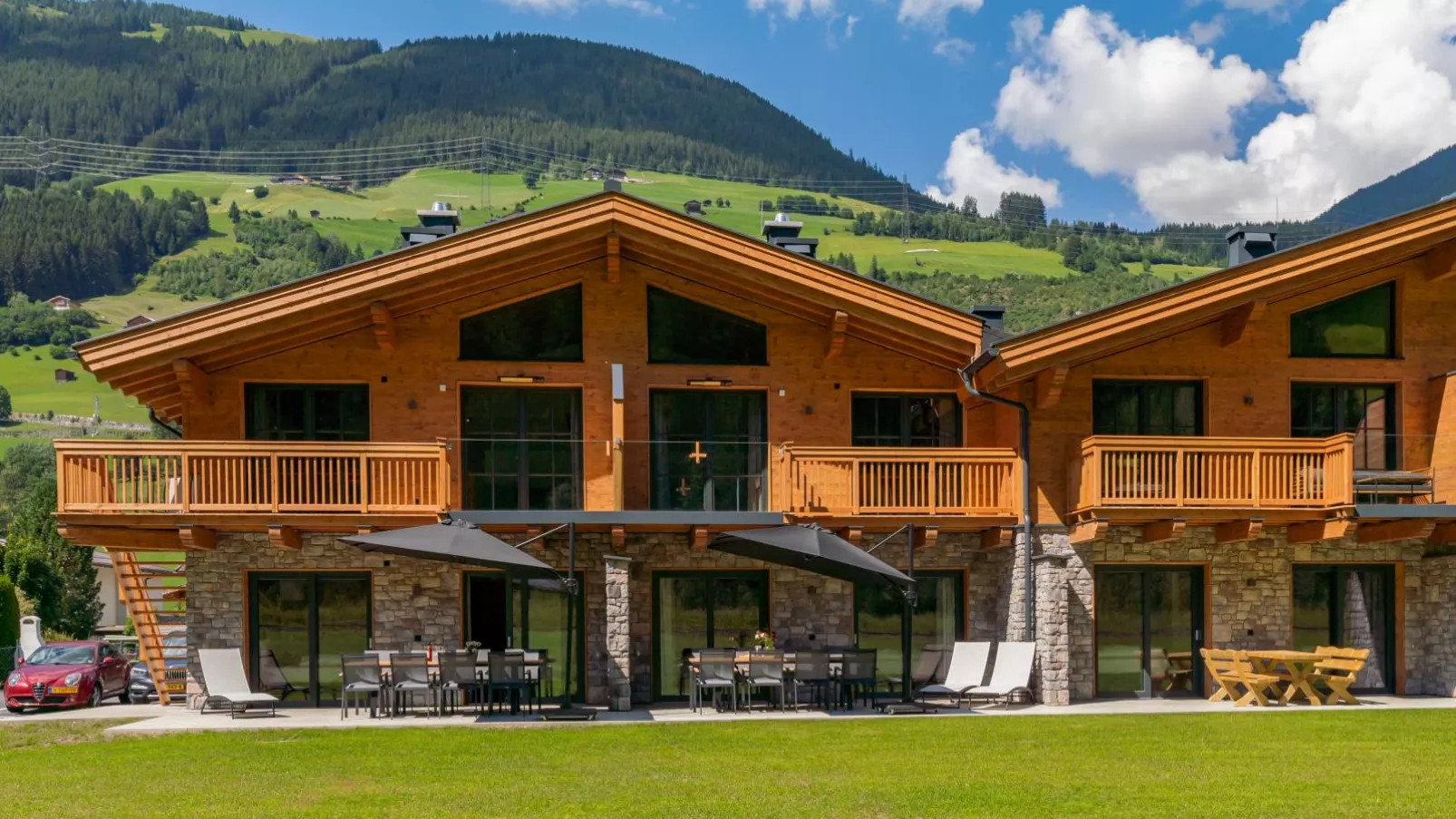 Pinzgau Lodge 1B-Buitenkant zomer