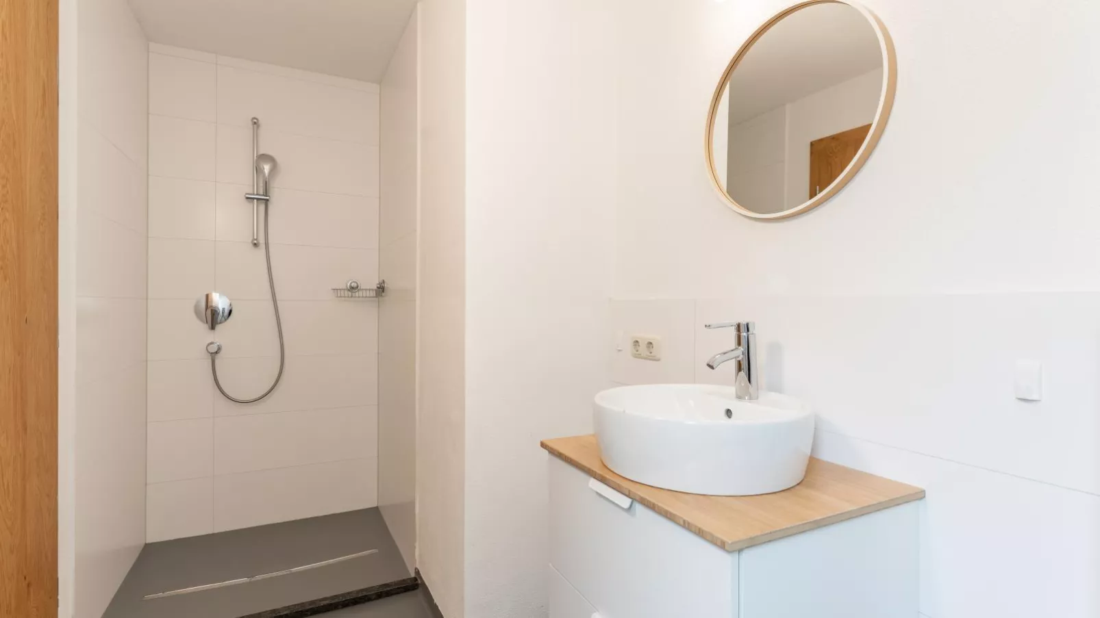 Heimelig L-Badkamer
