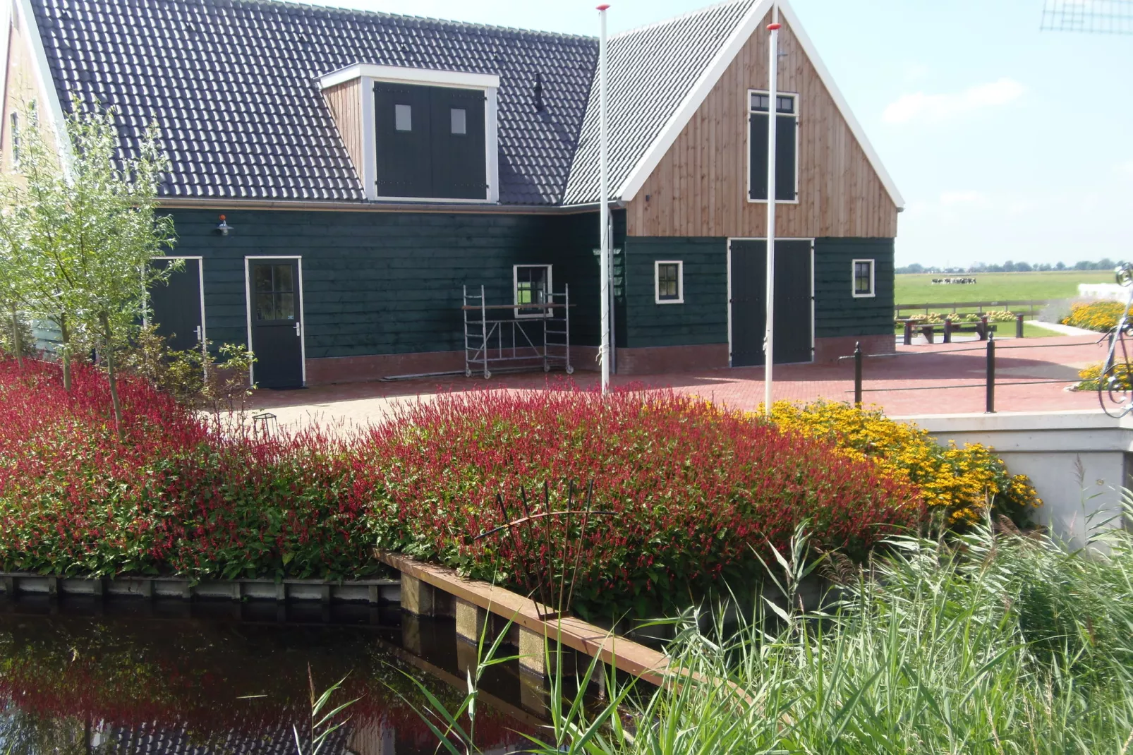 Onder de Molen 24 pers-Buitenkant zomer