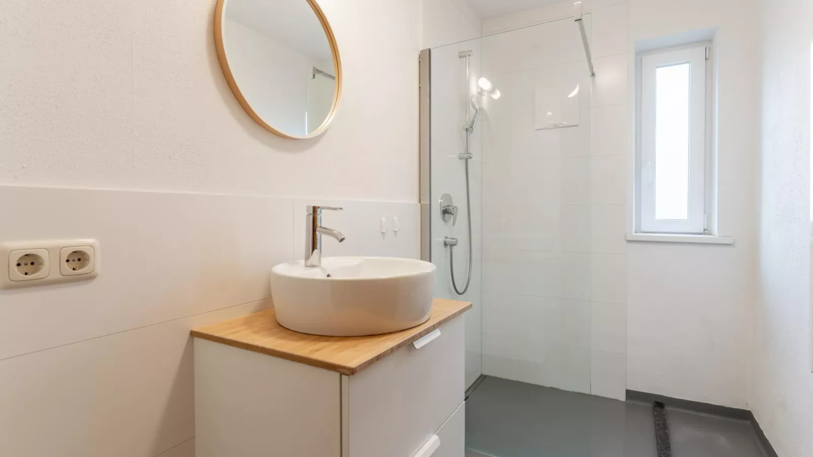 Heimelig L-Badkamer