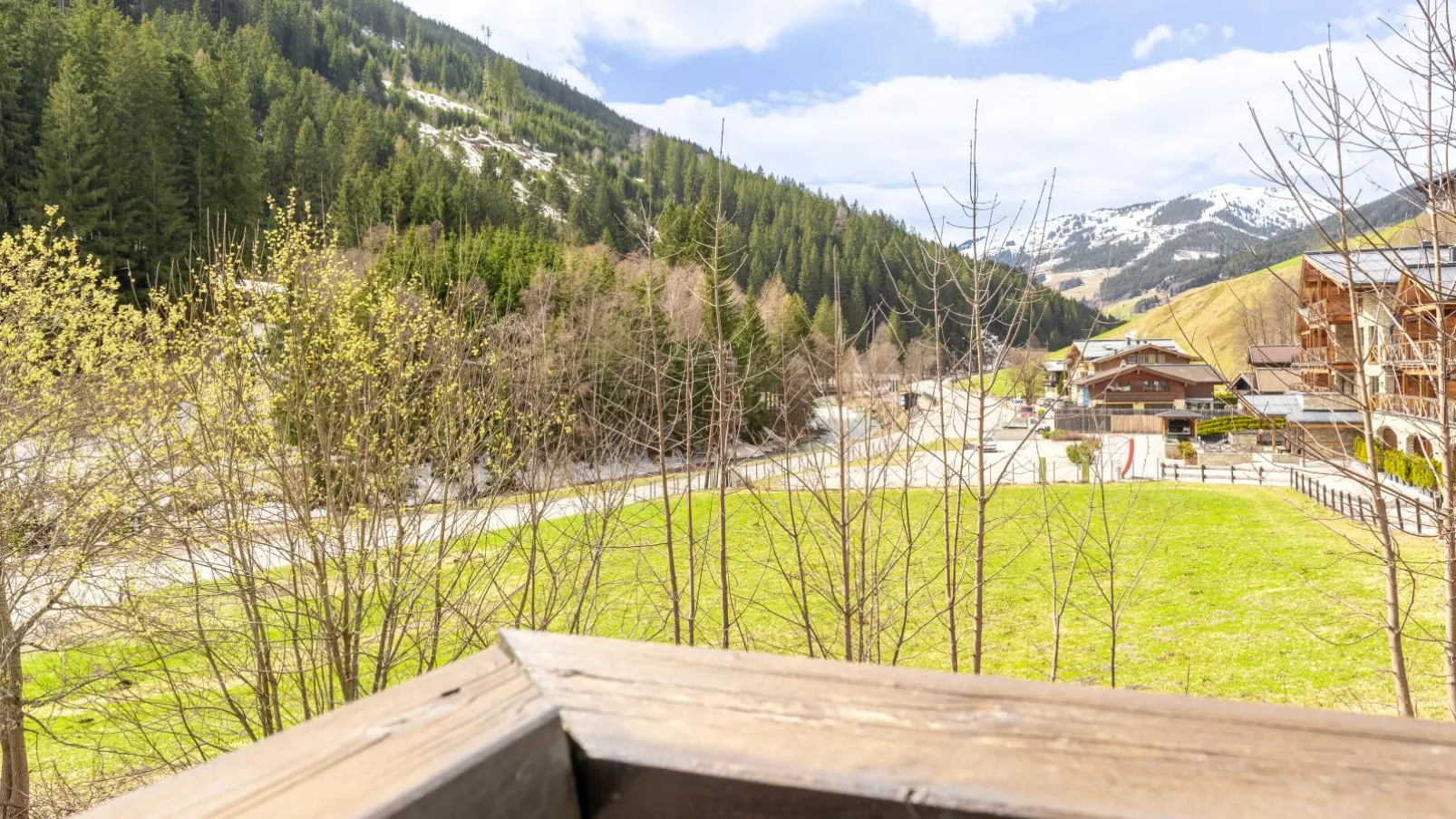 Heimelig L-Terrasbalkon