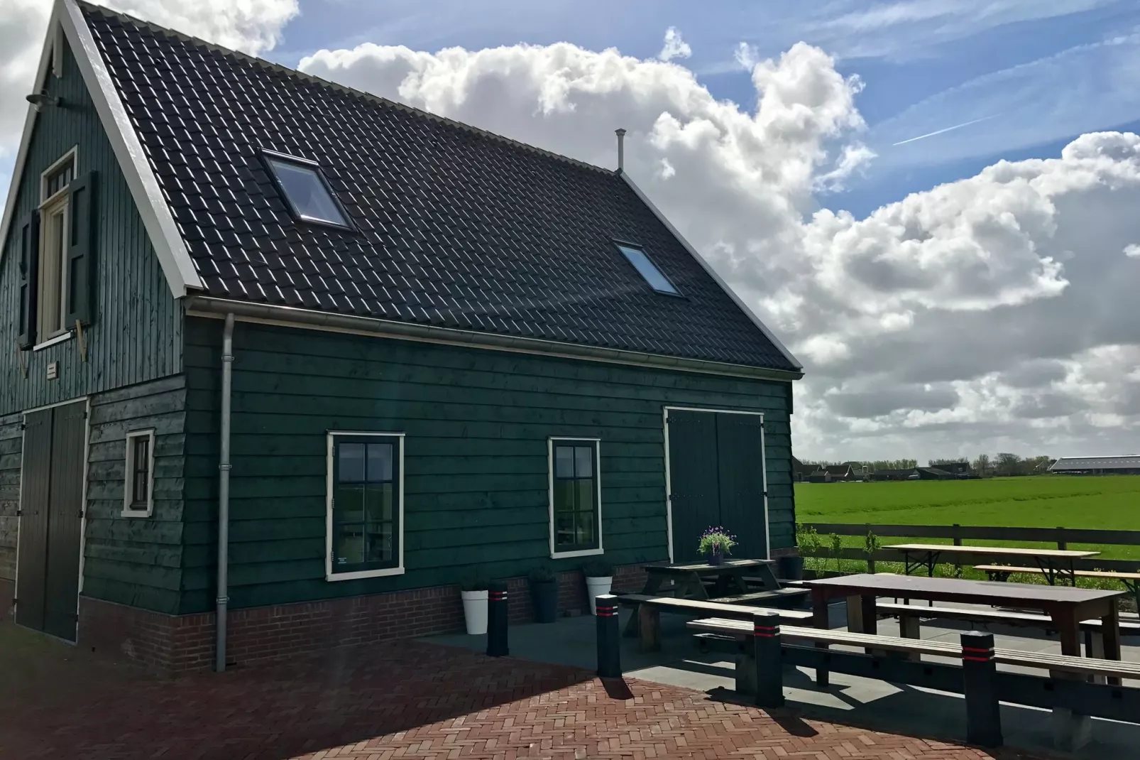 Onder de Molen 24 pers-Buitenkant zomer