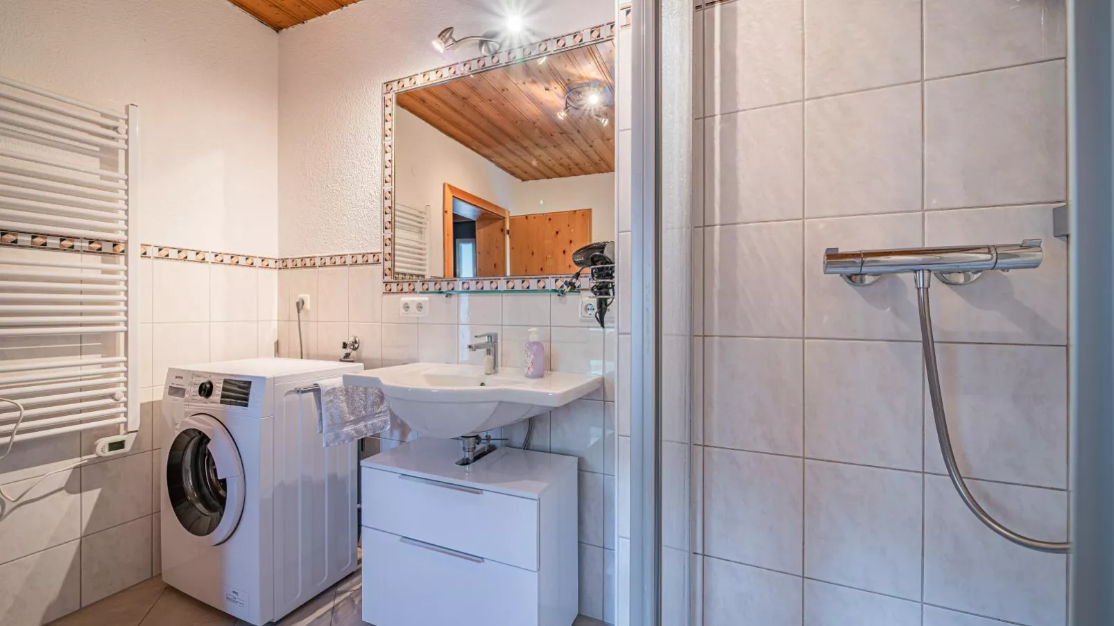 Strasshof-Badkamer
