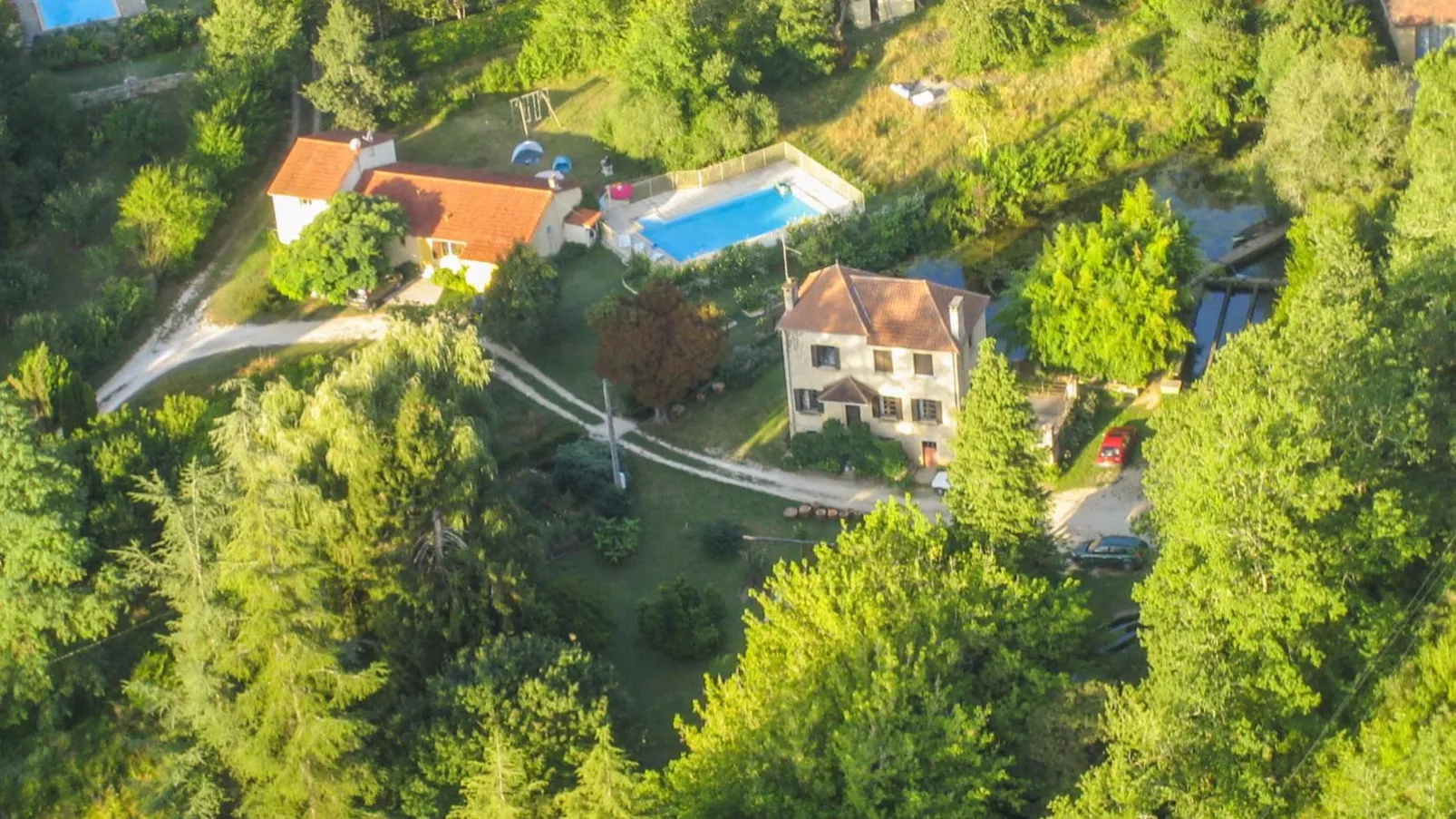 Gite Moulin de lAlbarède-Buitenkant zomer