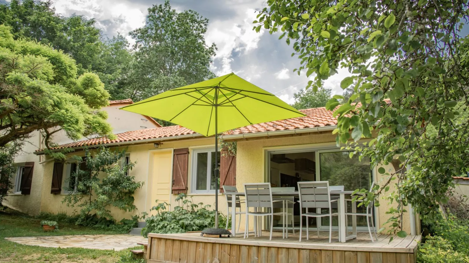 Gite Moulin de lAlbarède-Buitenkant zomer