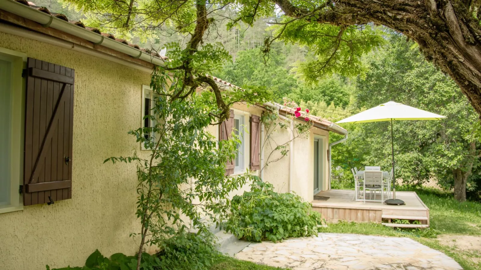 Gite Moulin de lAlbarède-Tuinen zomer