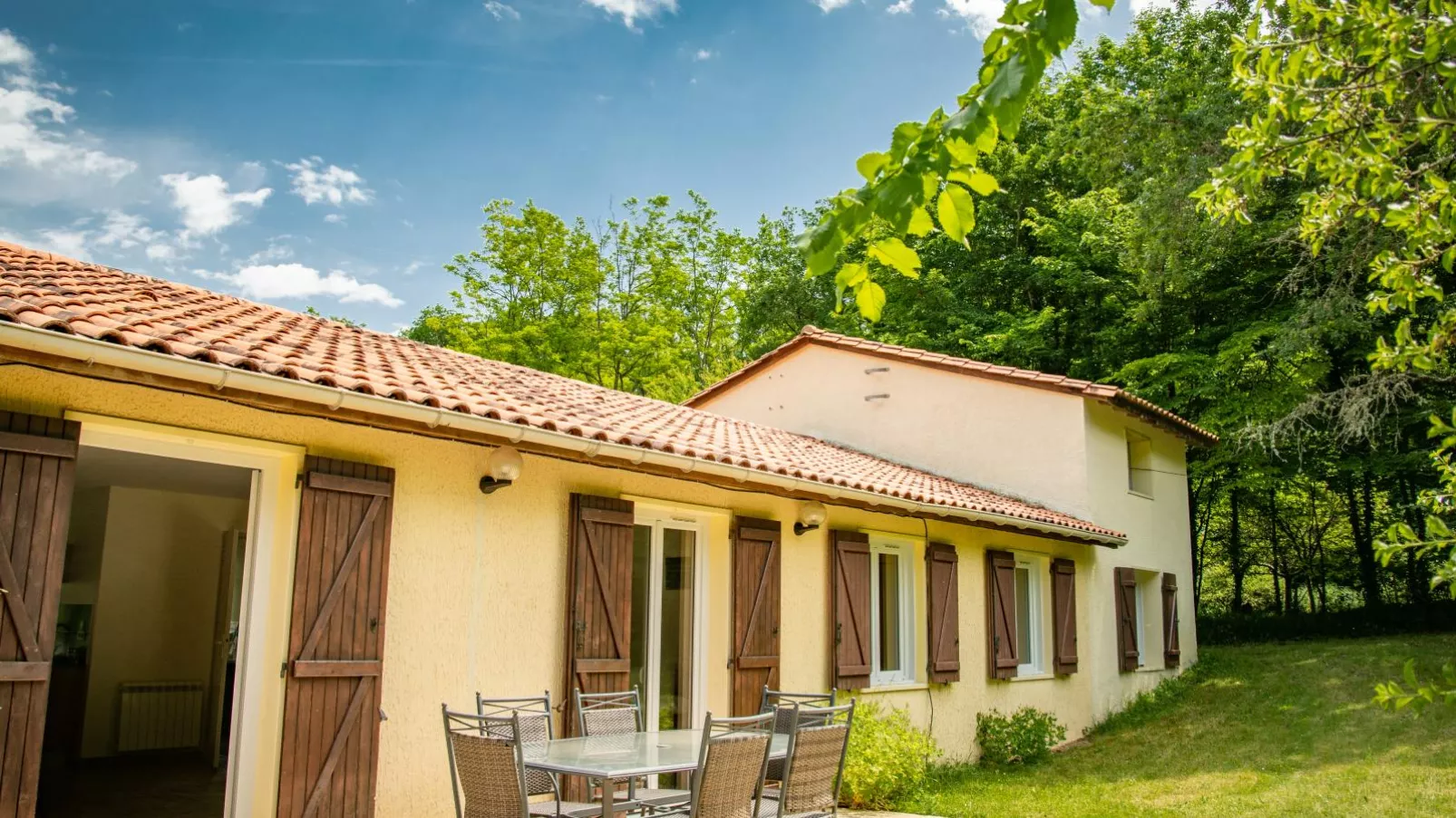 Gite Moulin de lAlbarède-Buitenkant zomer