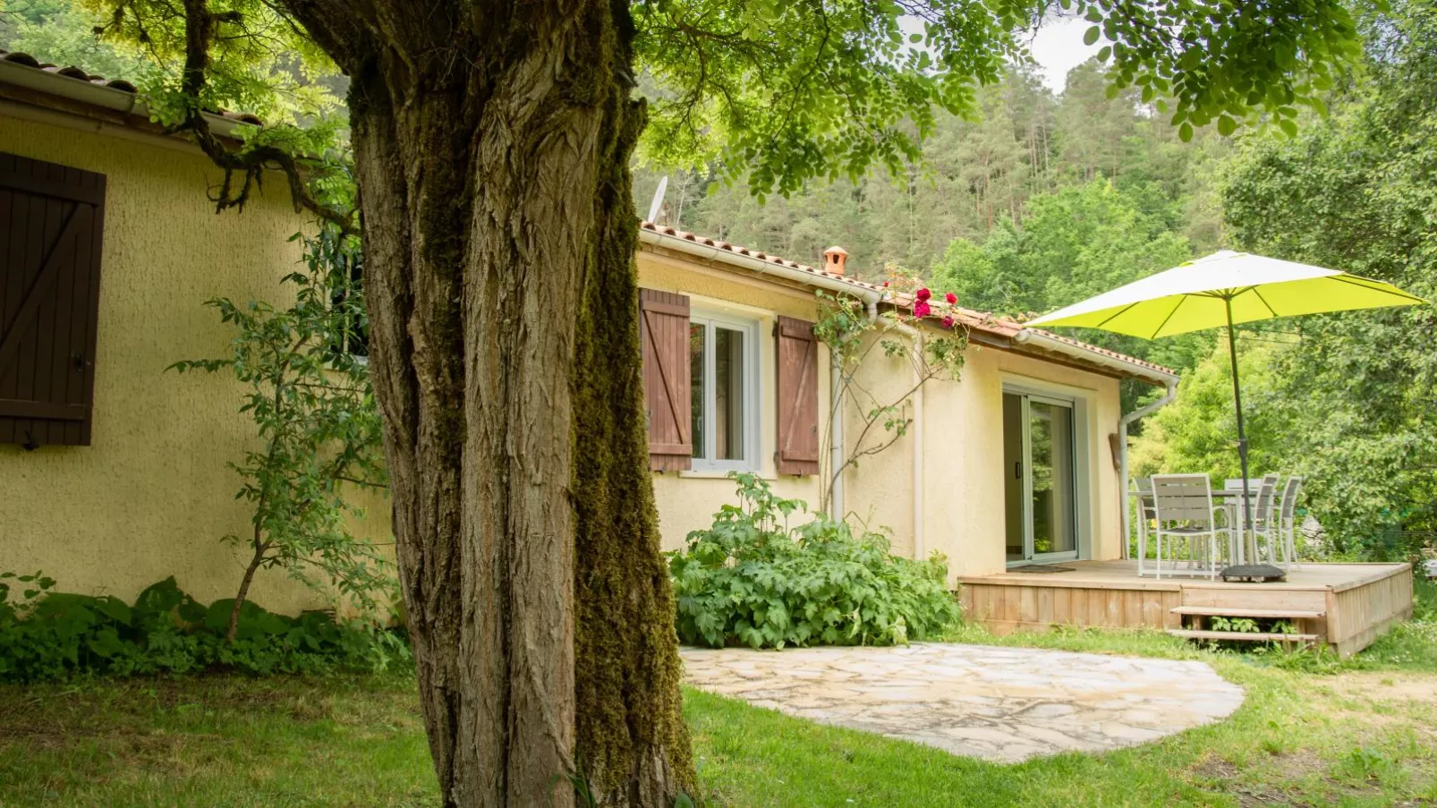 Gite Moulin de lAlbarède-Tuinen zomer