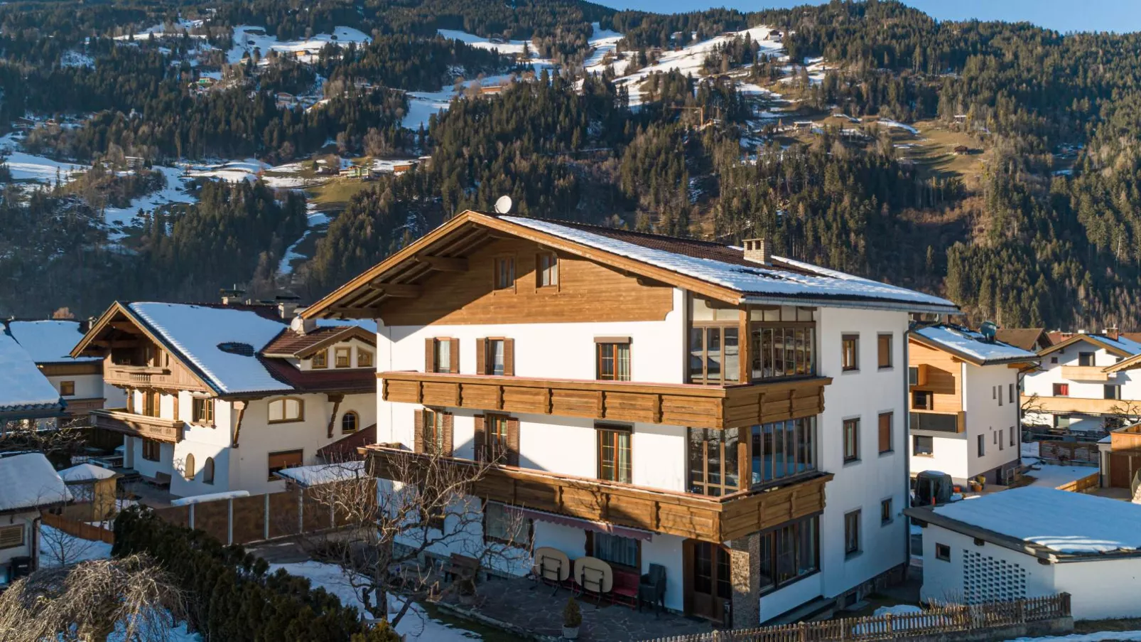 Tiroler Gästehaus-Exterieur winter