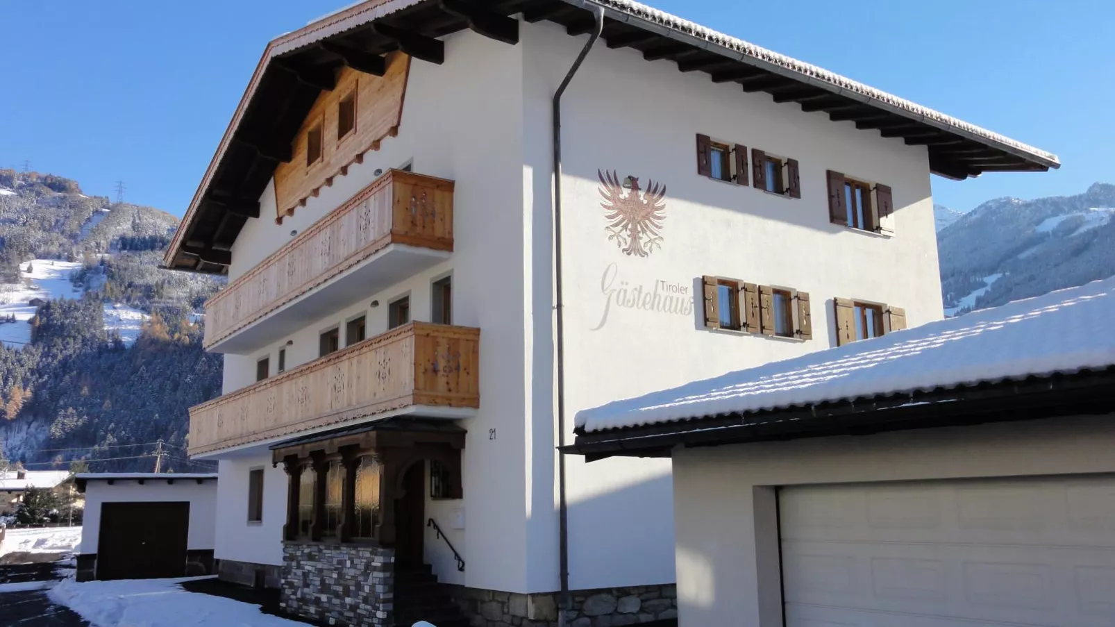 Tiroler Gästehaus-Exterieur winter