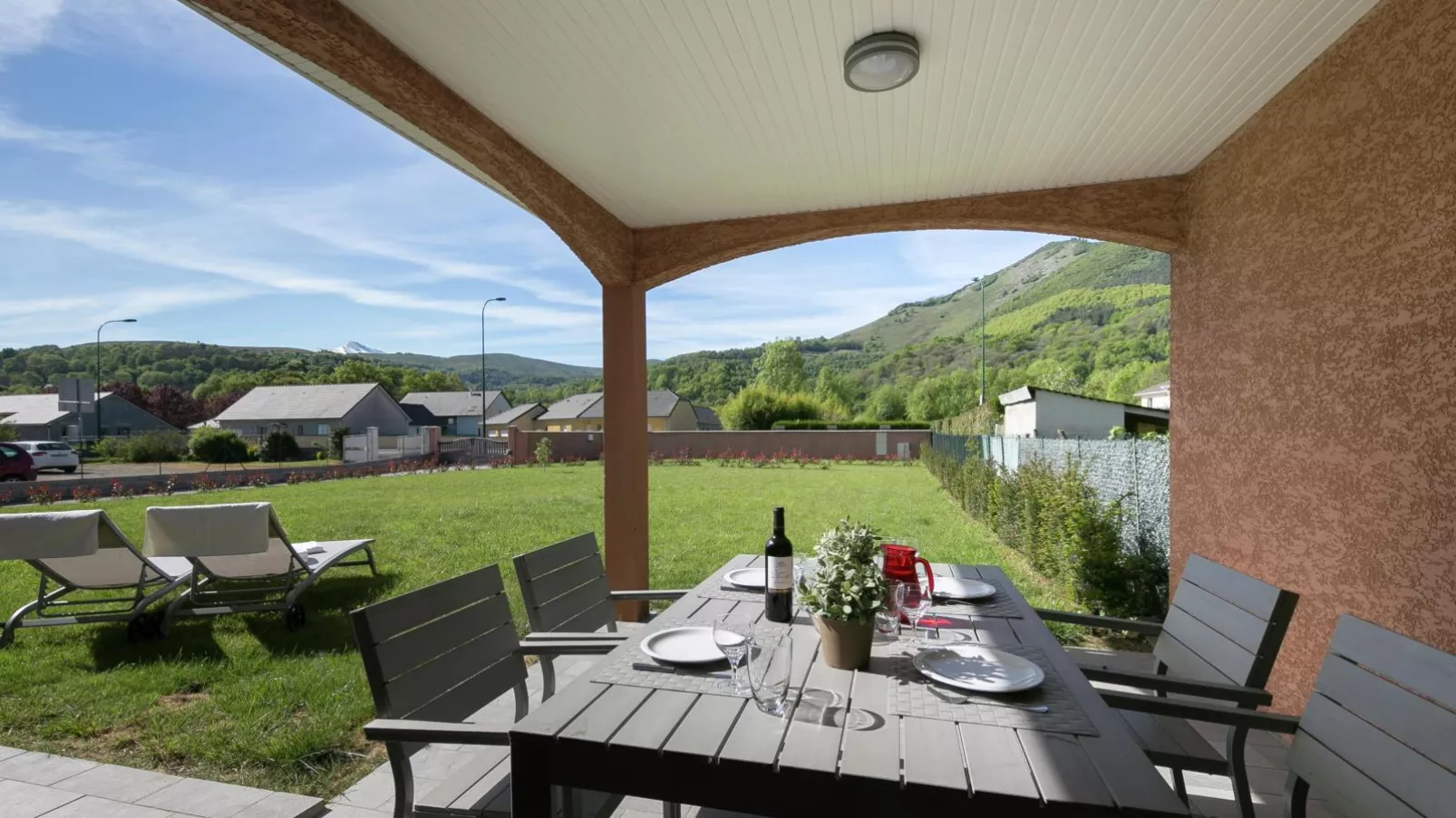 Gite Moderne de Lourdes-Terrasbalkon