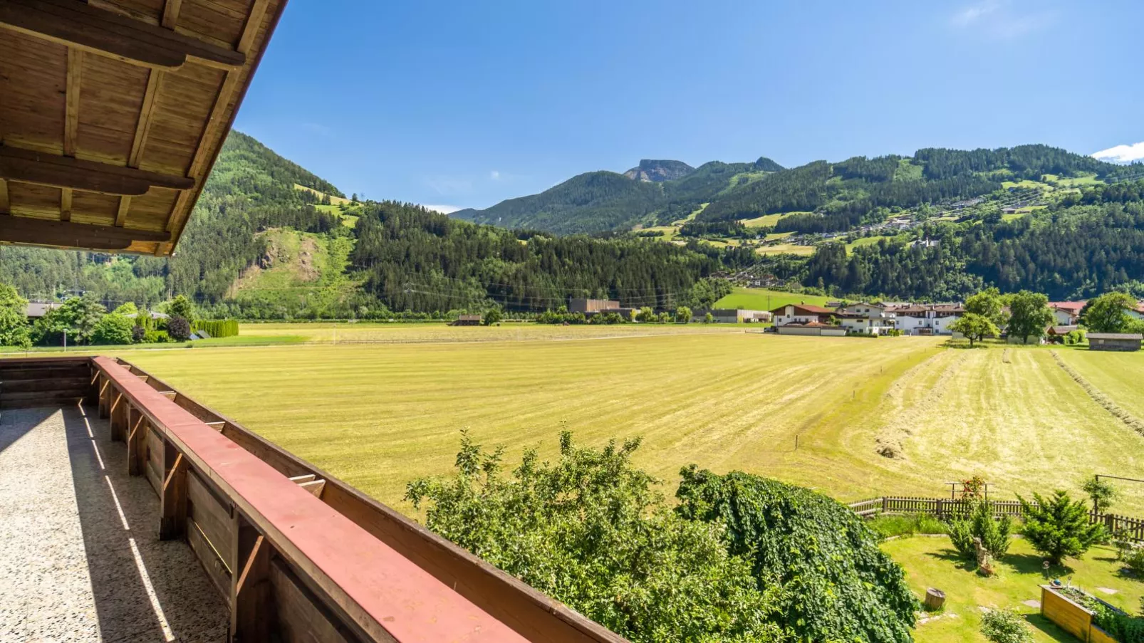 Tiroler Gästehaus-Uitzicht zomer
