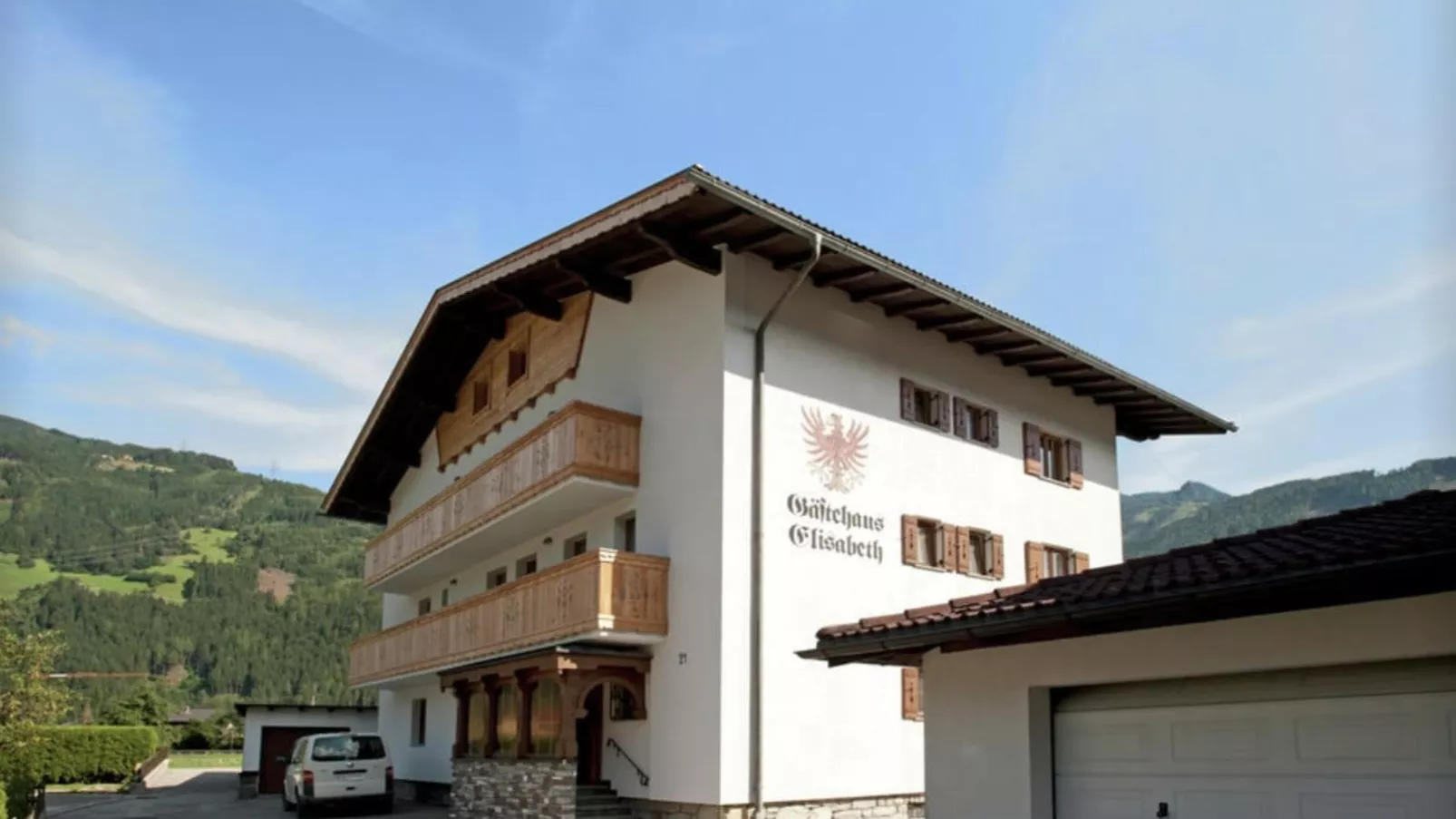 Tiroler Gästehaus-Buitenkant zomer