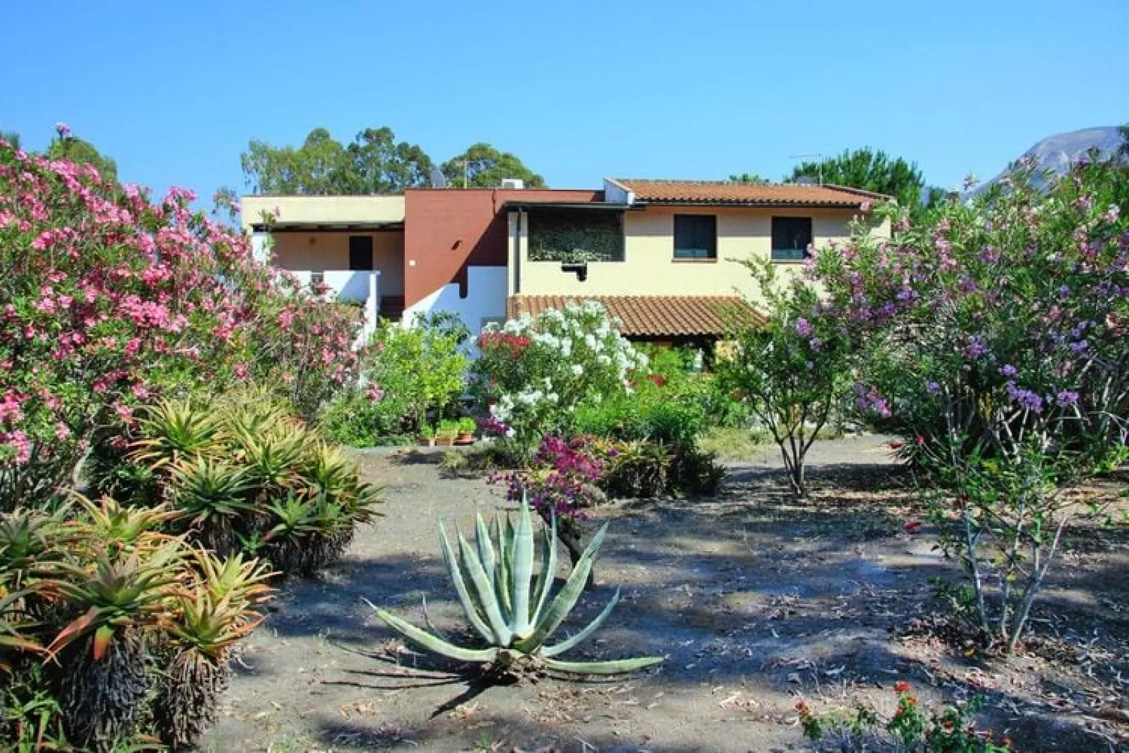 Appartementen, Vulcano-Buitenkant zomer