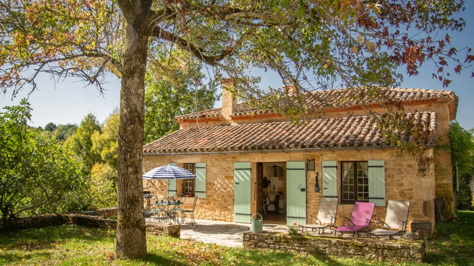 Maison Sauveterre-la-Lémance-Buitenkant zomer