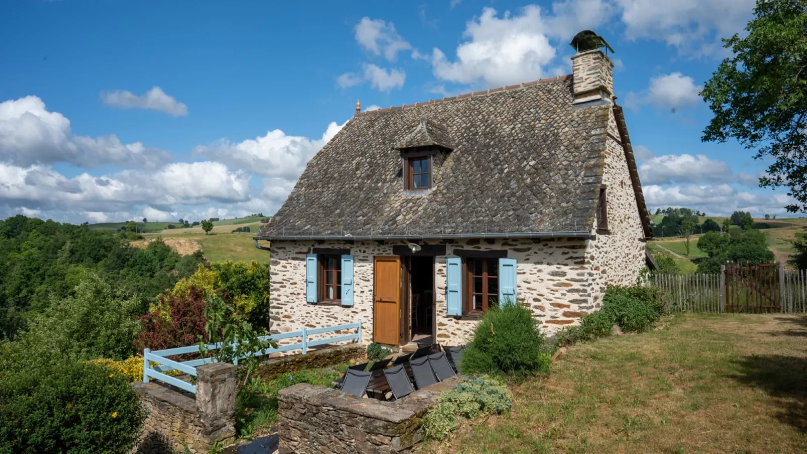 Gite Les Corbieres-Buitenkant zomer