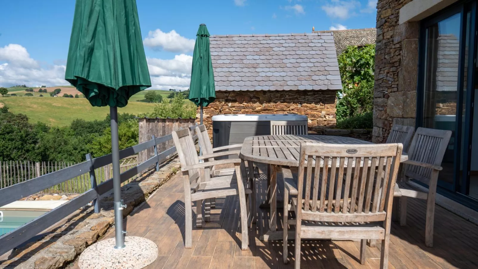 Gite Les Corbieres-Terrasbalkon