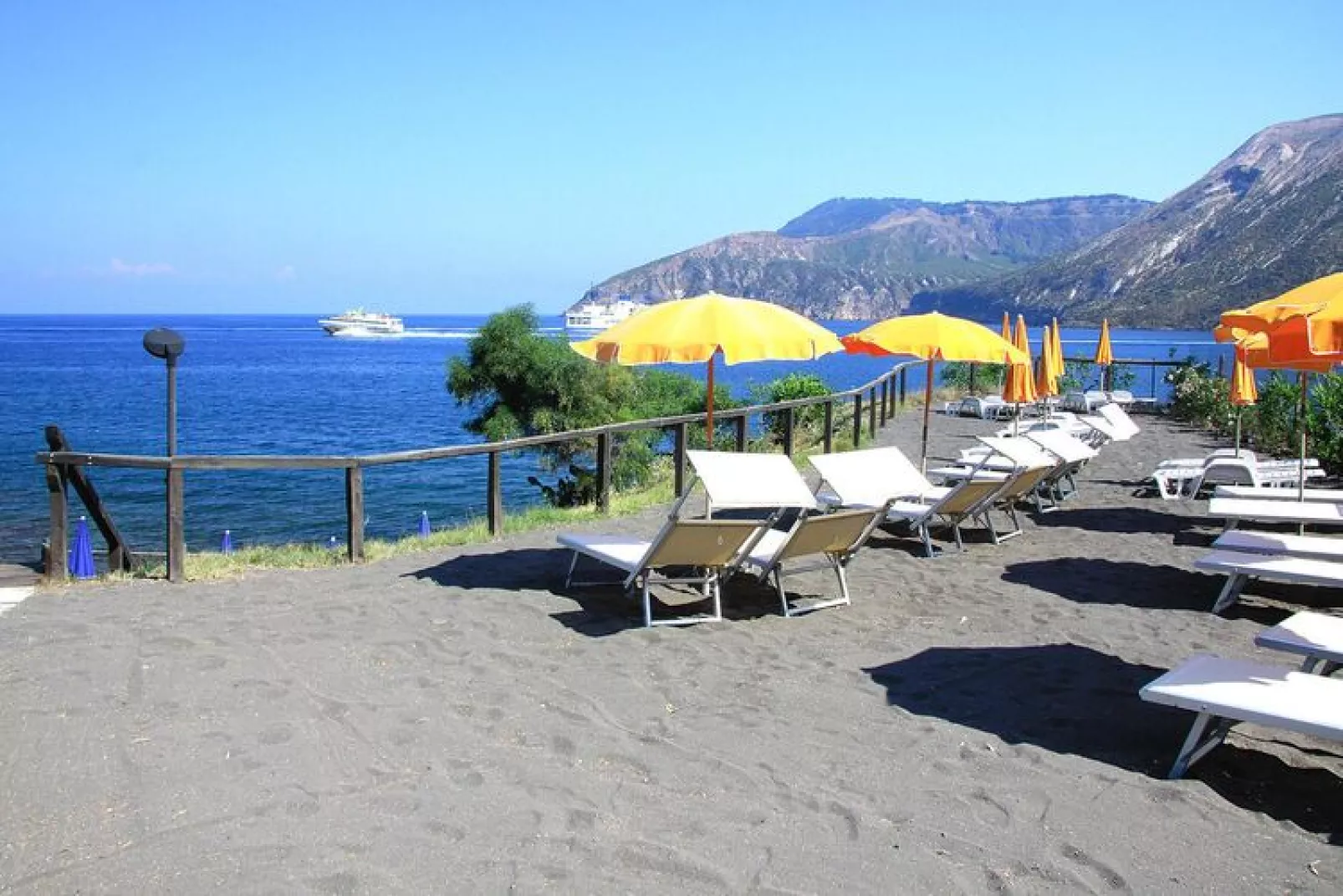 Appartementen, Vulcano-Buitenkant zomer
