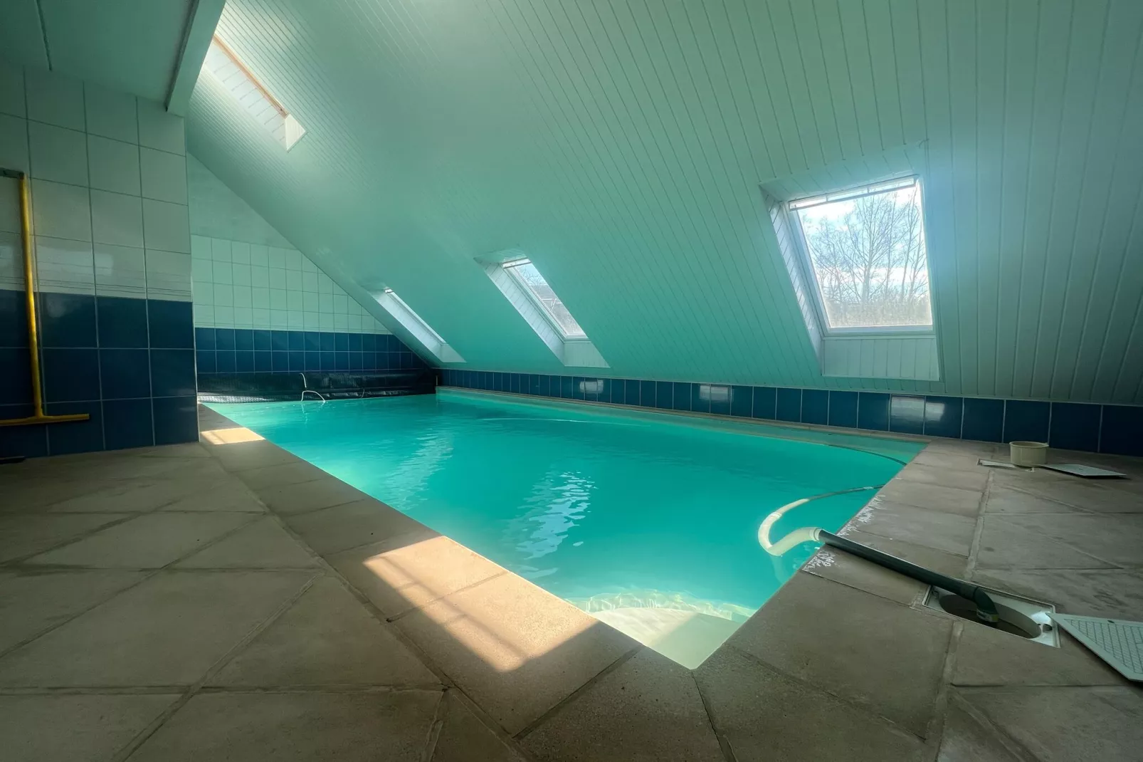 Magnifique maison de vacances avec piscine intérieur-Wellness