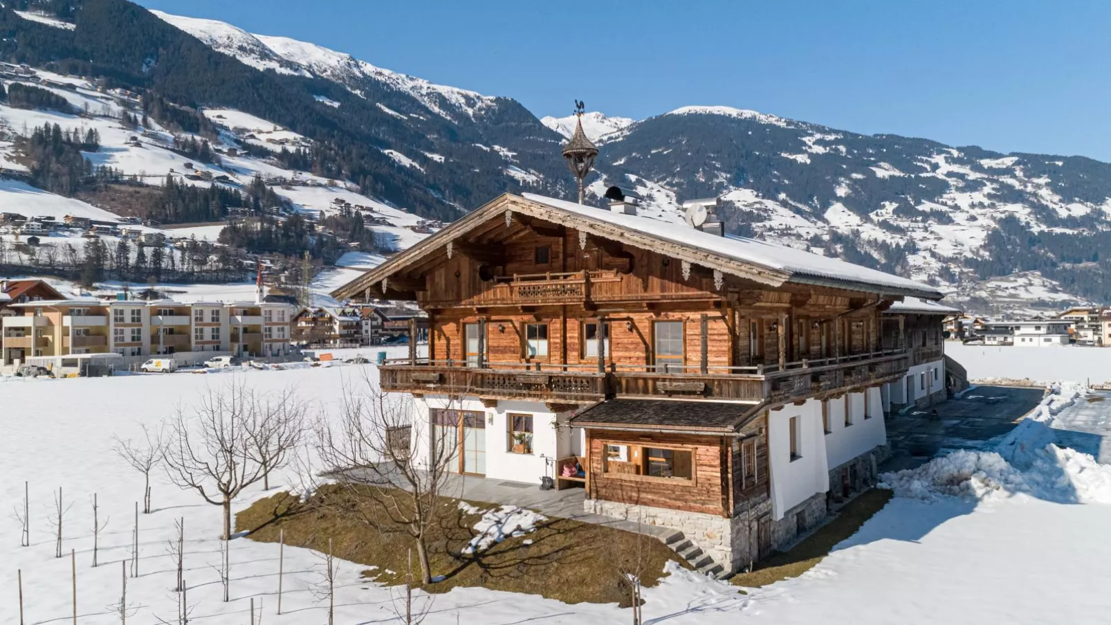 Blick zum Mayrhofen-Exterieur winter