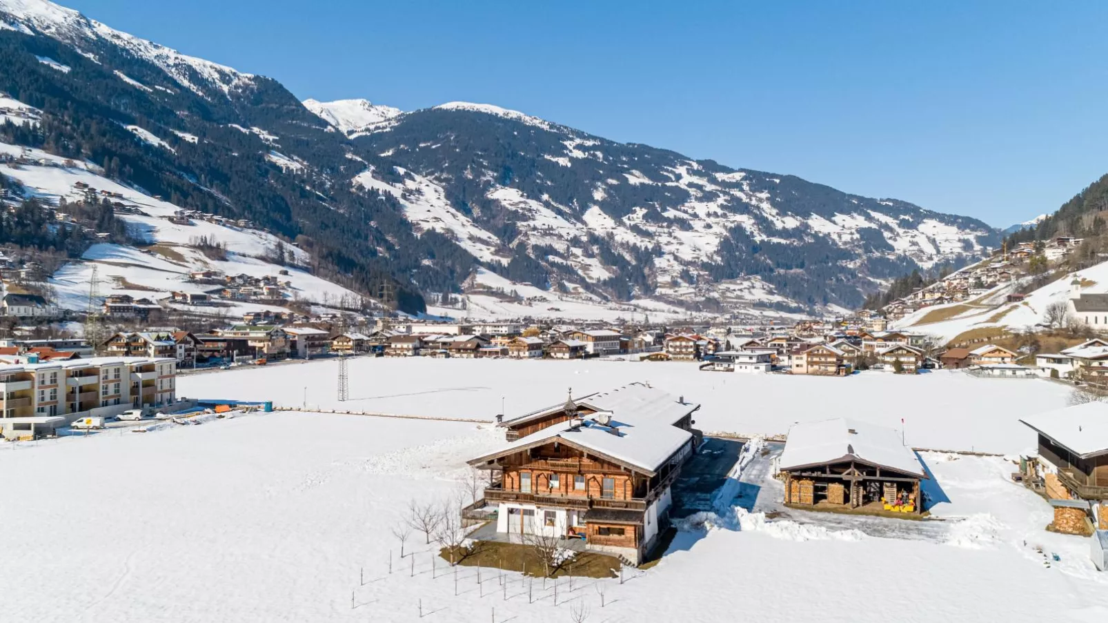 Blick zum Mayrhofen-Exterieur winter