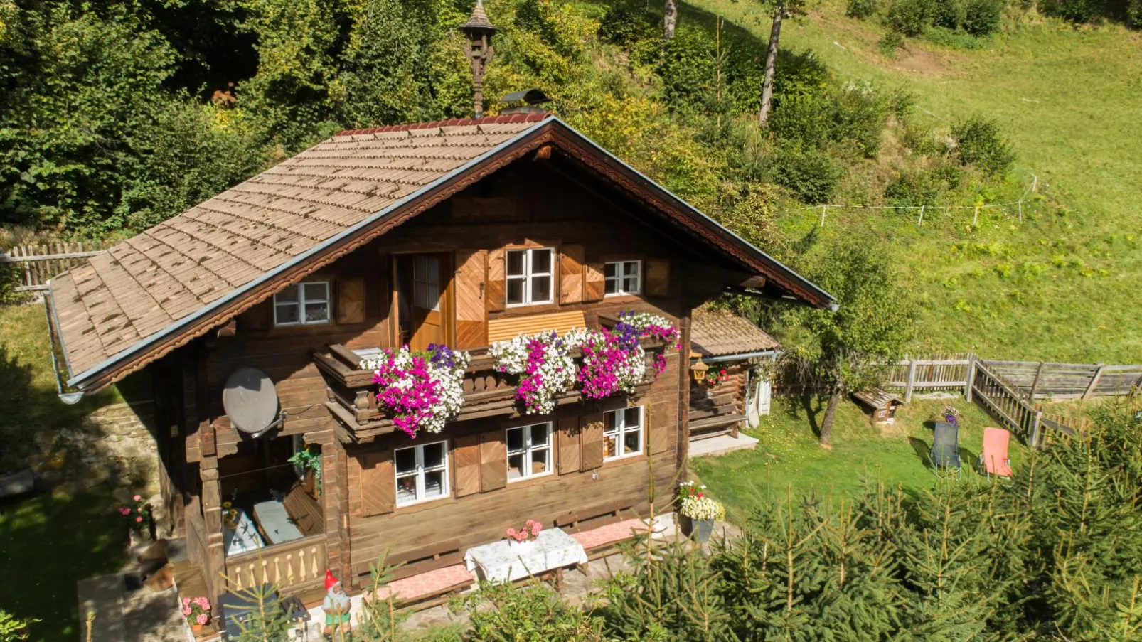 Sonnrasthütte-Buitenkant zomer