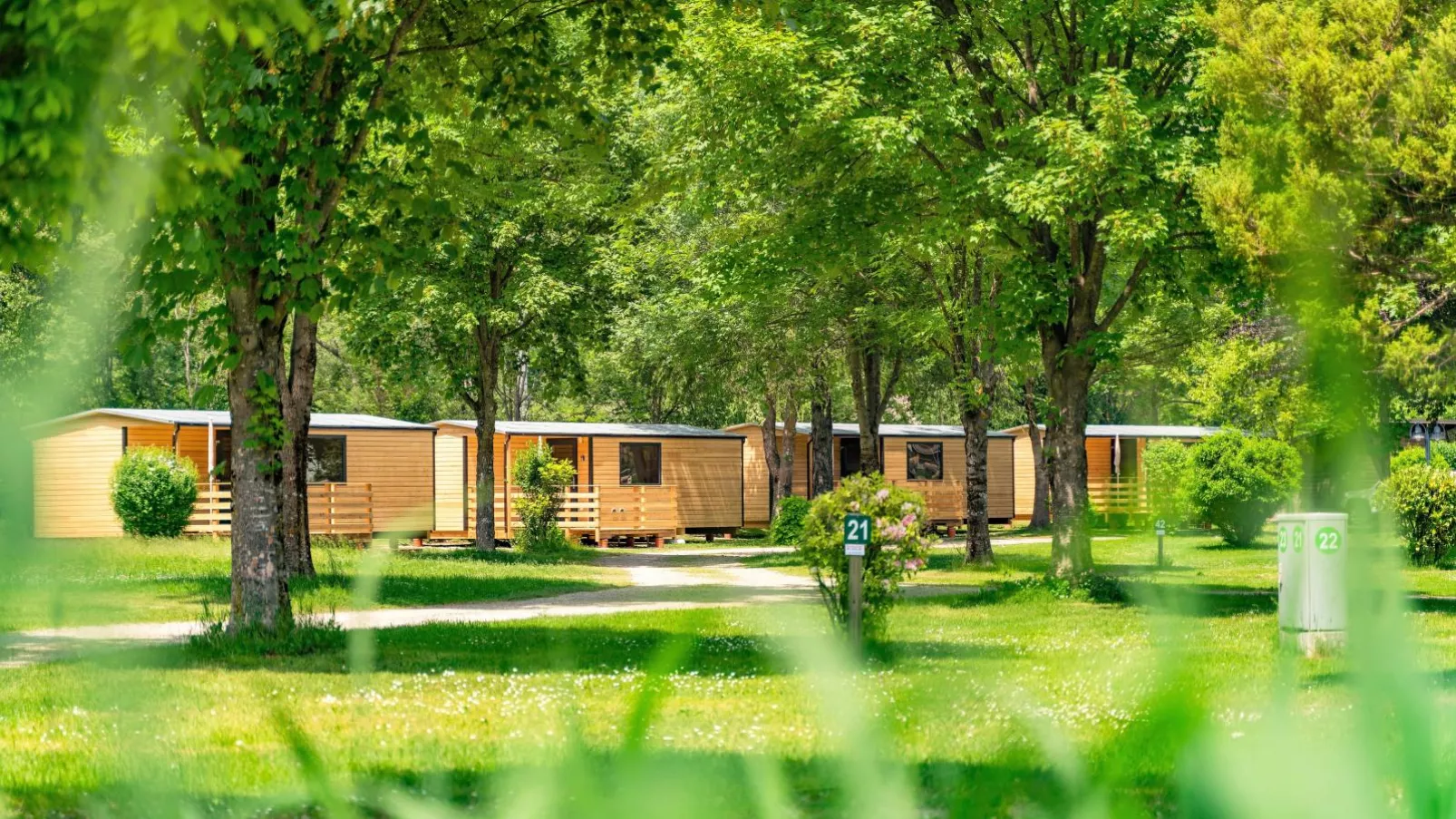 Wood Cube an der Drau-Buitenkant zomer