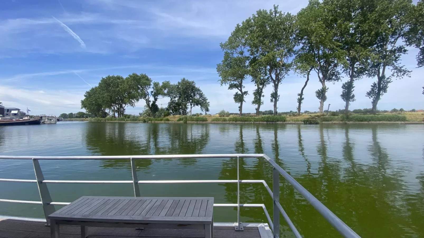 Woonboot Bertan-Terrasbalkon
