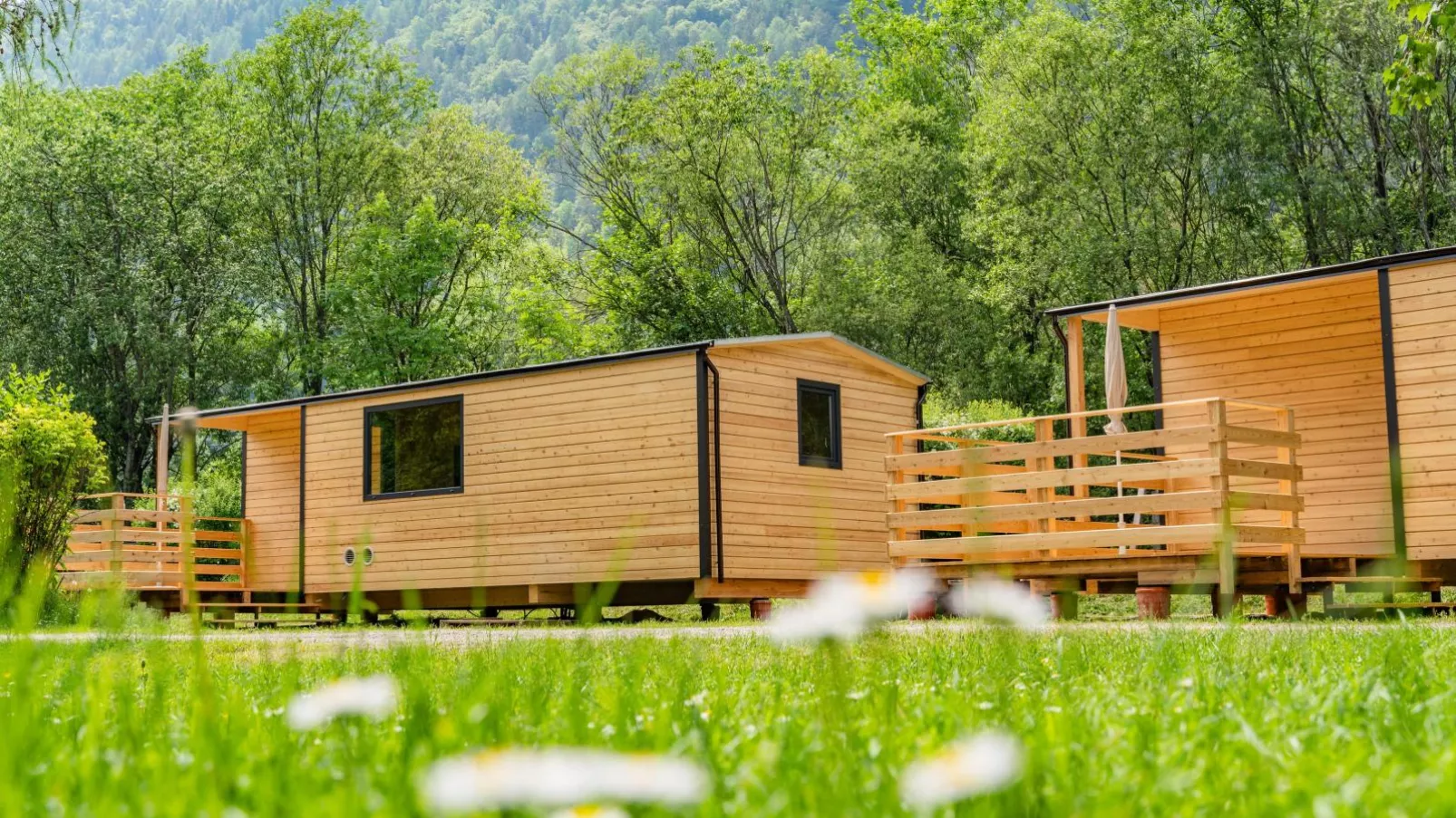 Wood Cube an der Drau-Buitenkant zomer