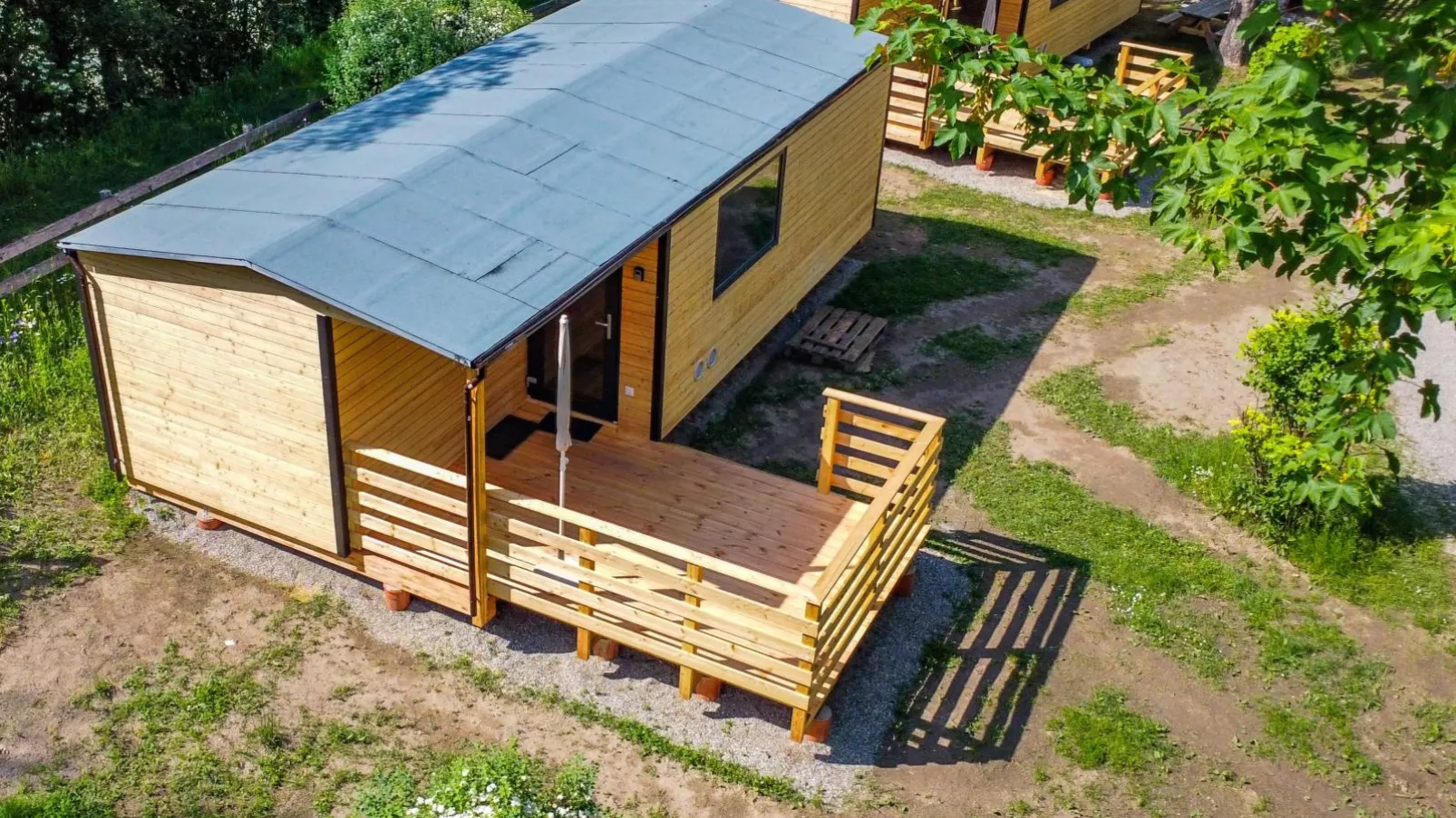 Wood Cube an der Drau-Buitenkant zomer