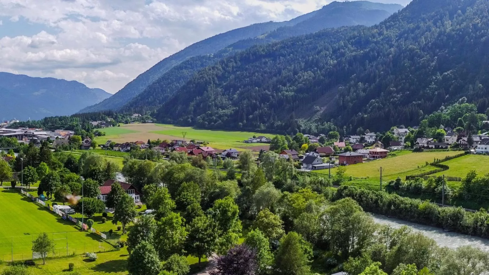 Wood Cube an der Drau-Gebieden zomer 1km