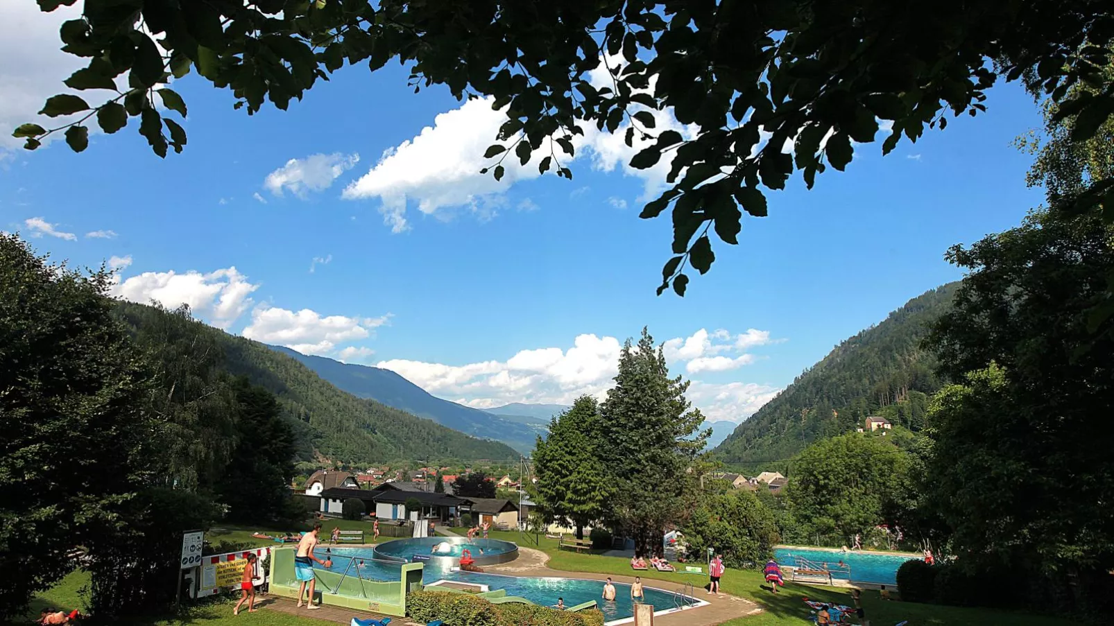 Wood Cube an der Drau-Gebieden zomer 1km