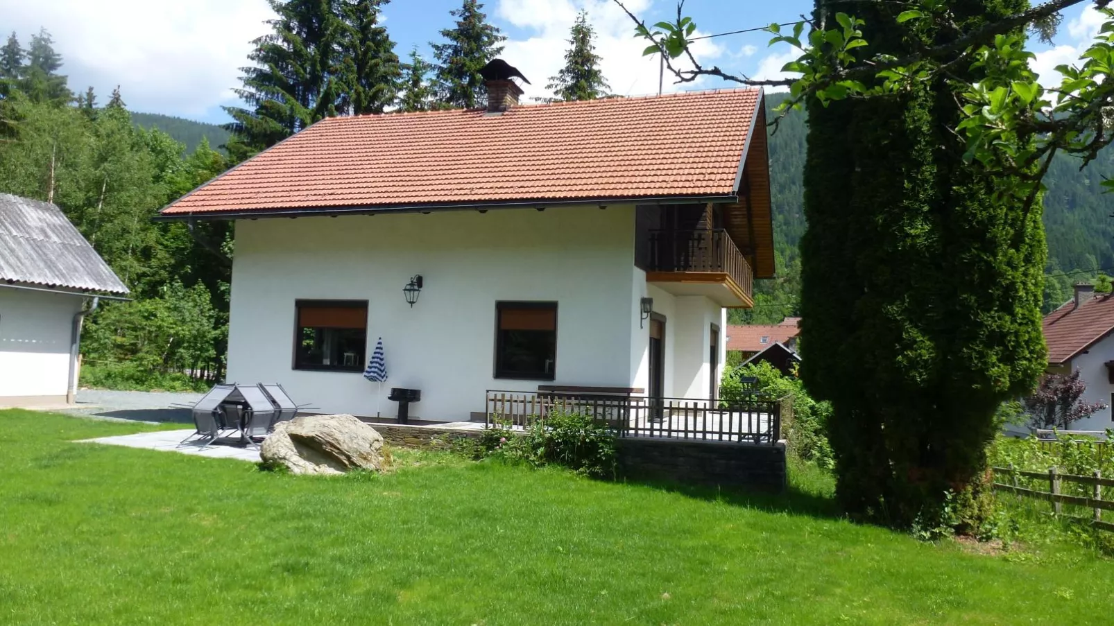 Haus zum Hirschen-Tuinen zomer