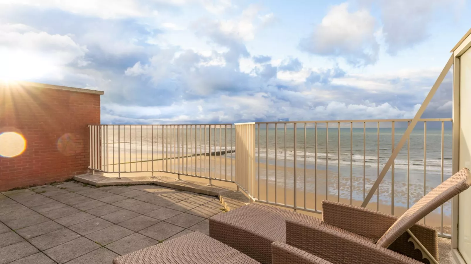 10 hoog aan zee-Terrasbalkon