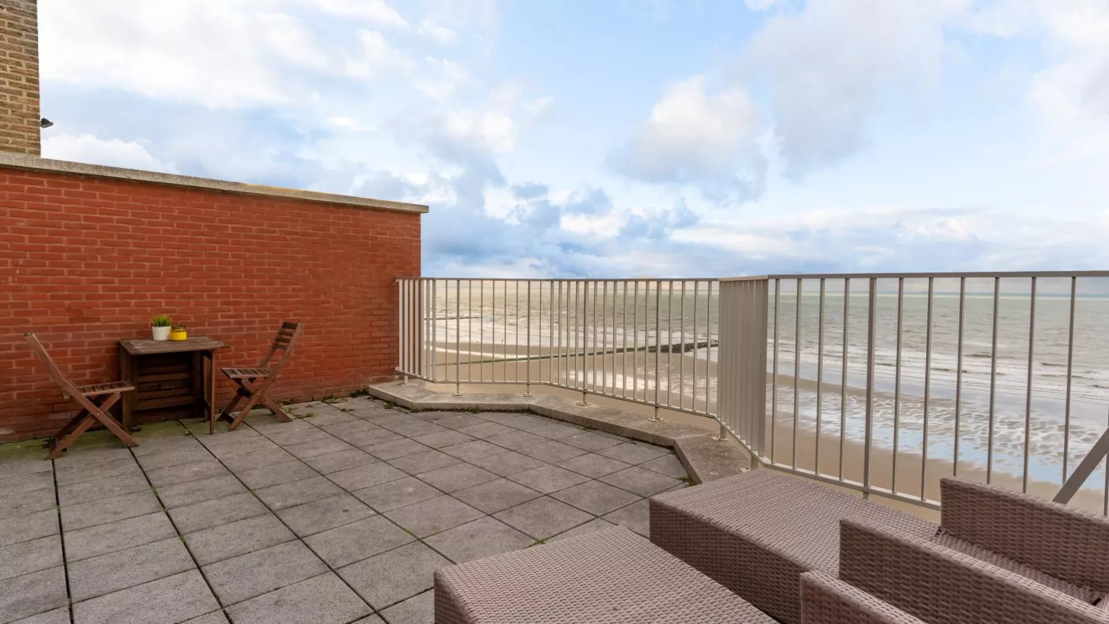 10 hoog aan zee-Terrasbalkon