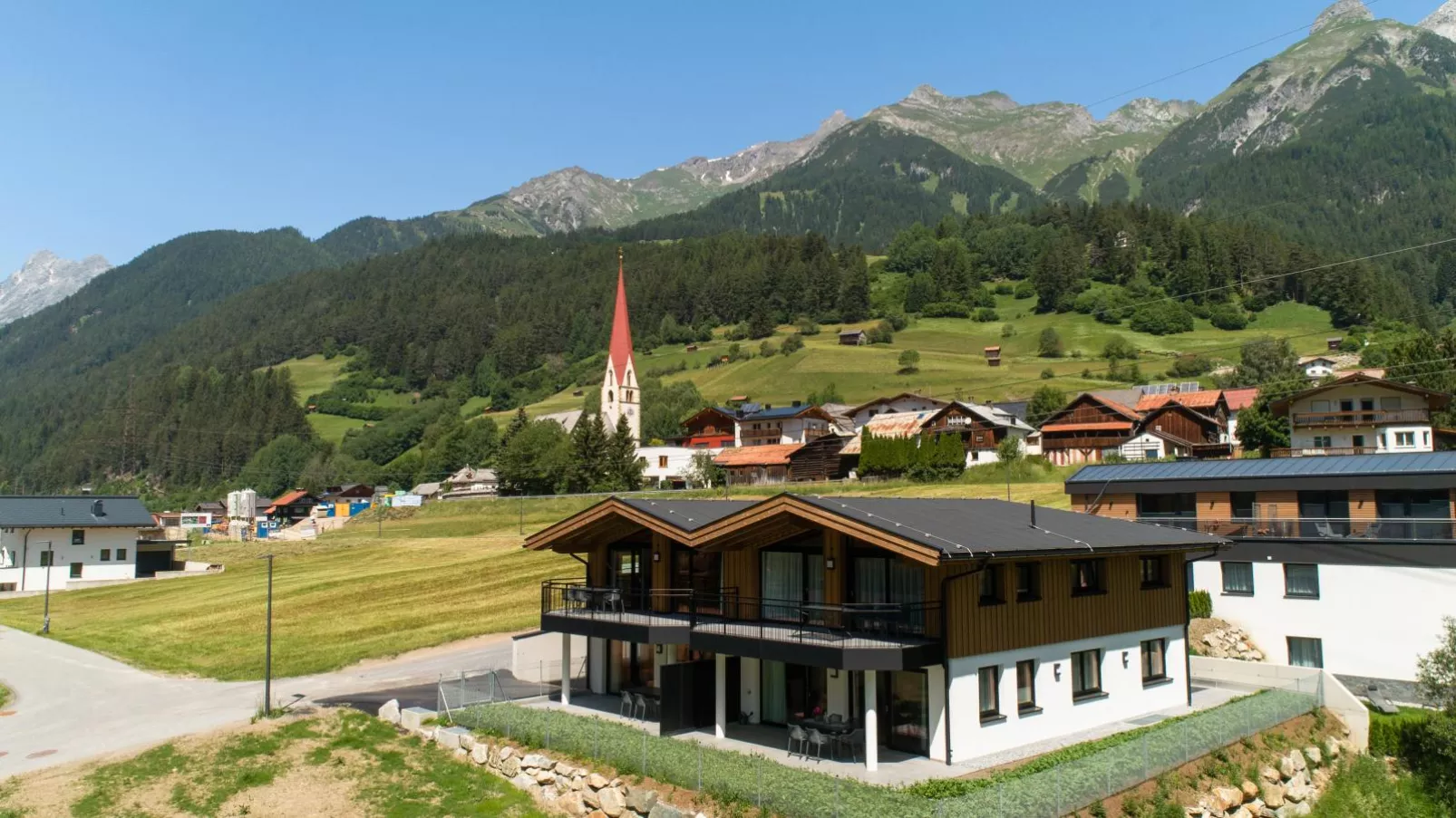 Chalet Pettneu am Arlberg  - Top 1-Buitenkant zomer