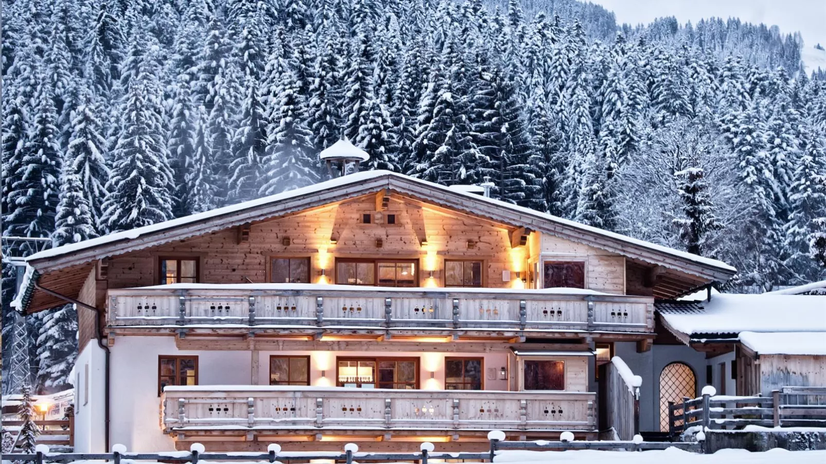 Chalet-Apartment Alpenrose am Lift-Exterieur winter