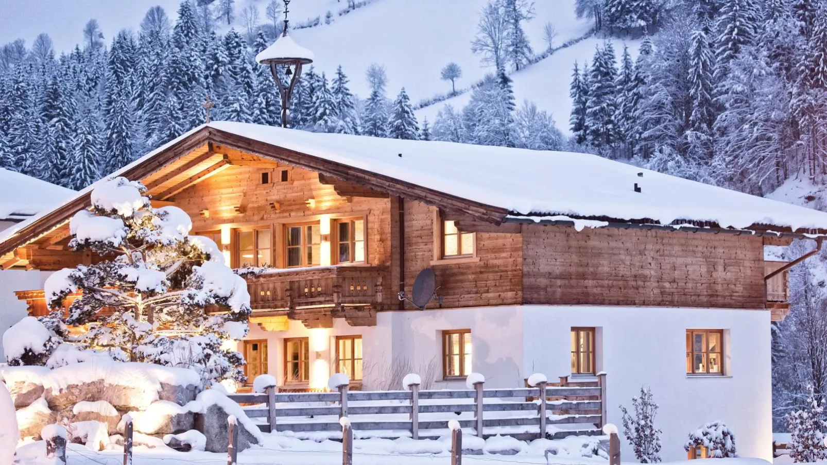 Chalet-Apartment Alpenrose am Lift-Exterieur winter