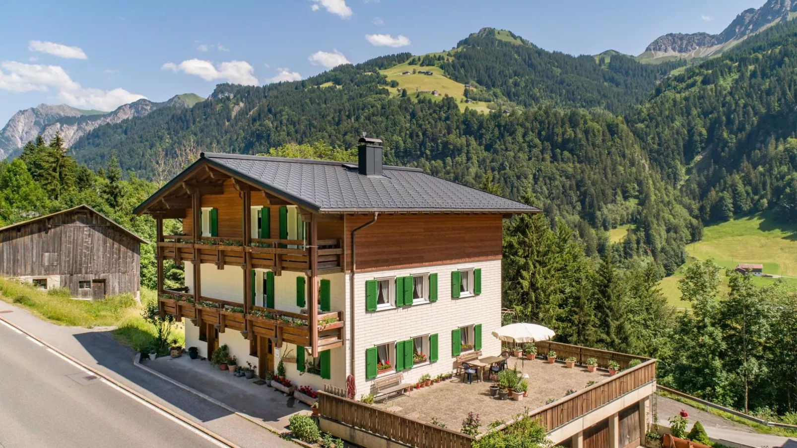 Ferienhaus Türtscher 1-Buitenkant zomer