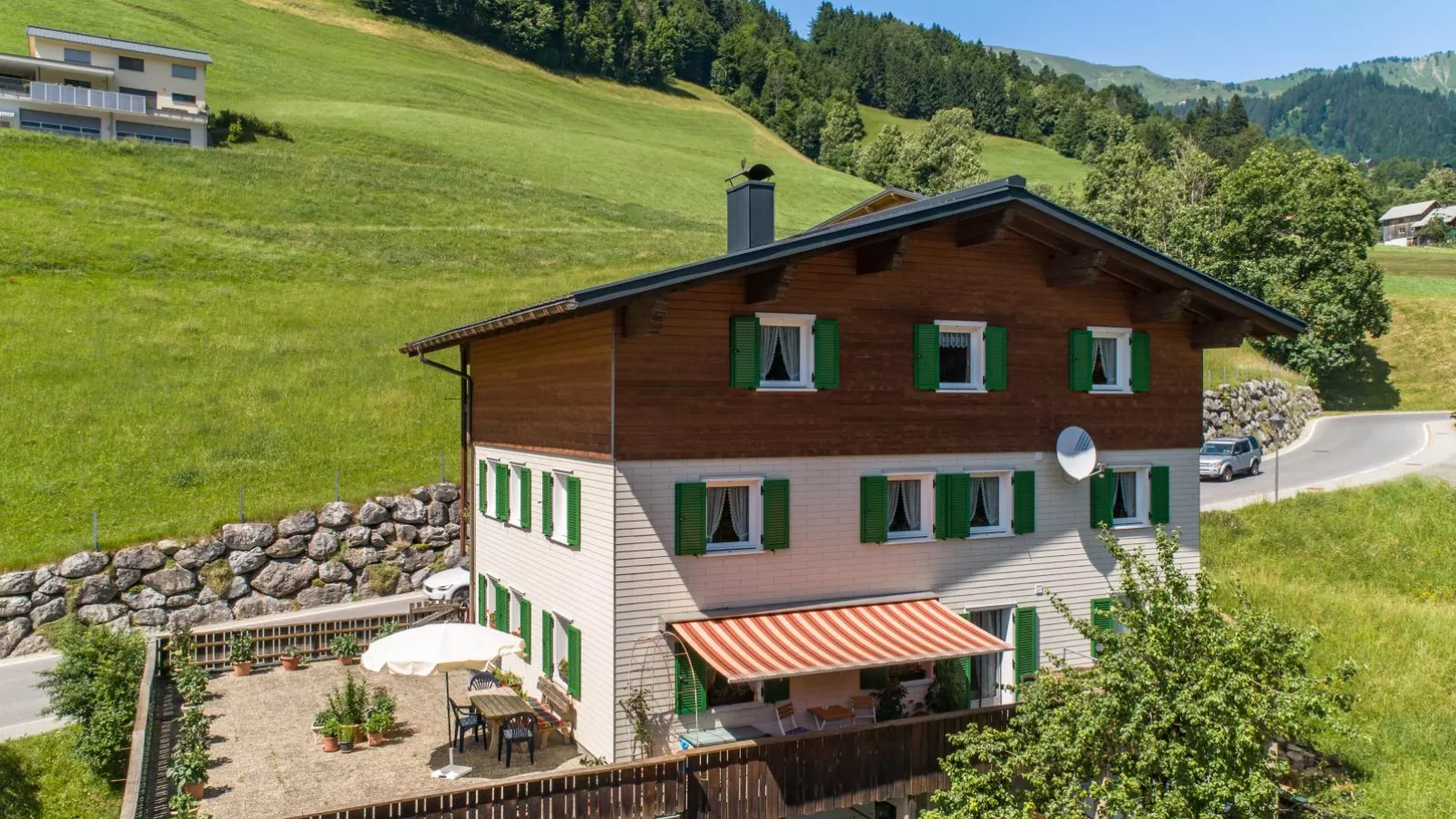 Ferienhaus Türtscher 2-Buitenkant zomer