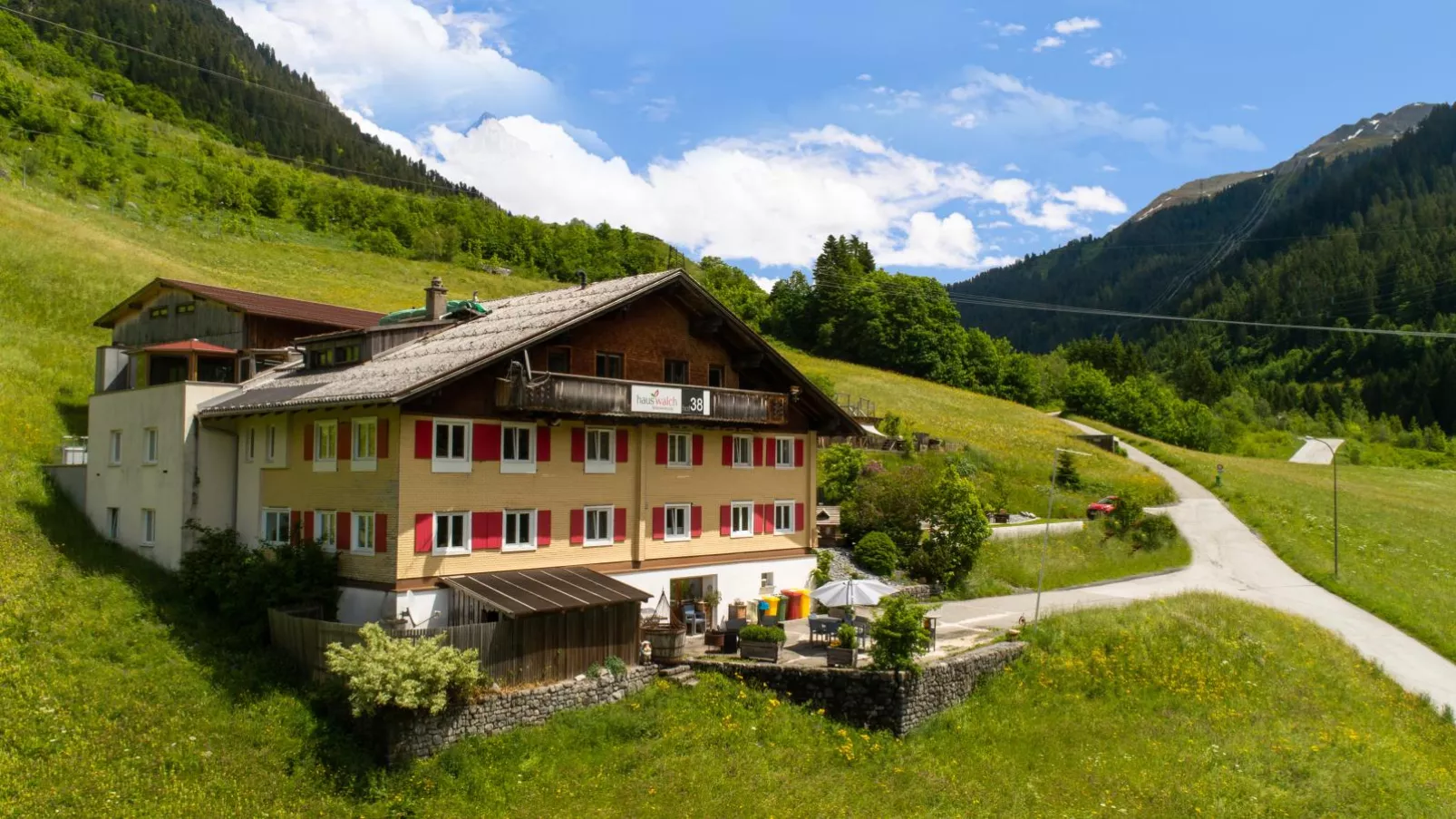 Gästehaus Walch I-Buitenkant zomer