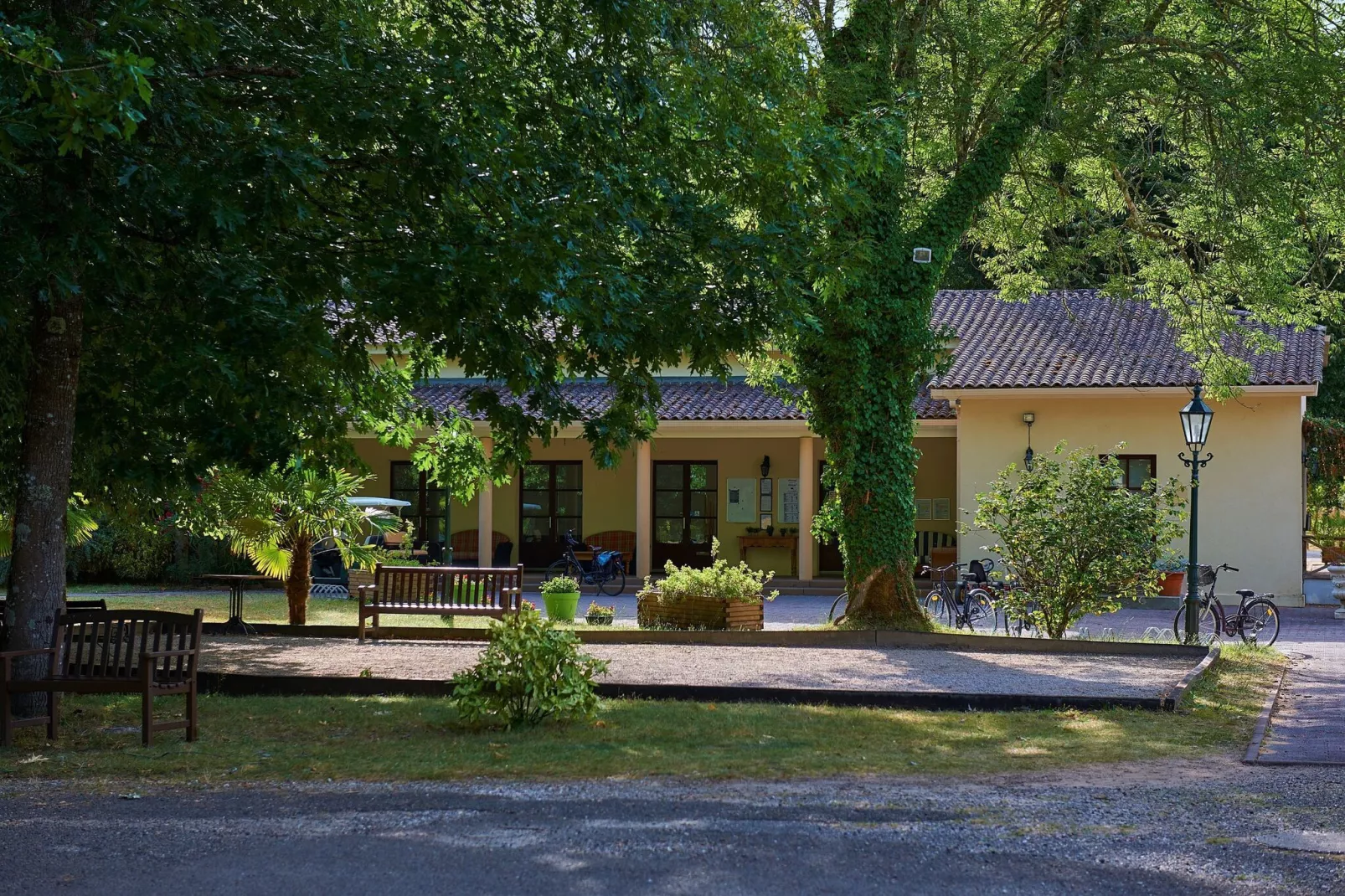 Luxe vrijstaande villa in een natuurgebied met een kasteel