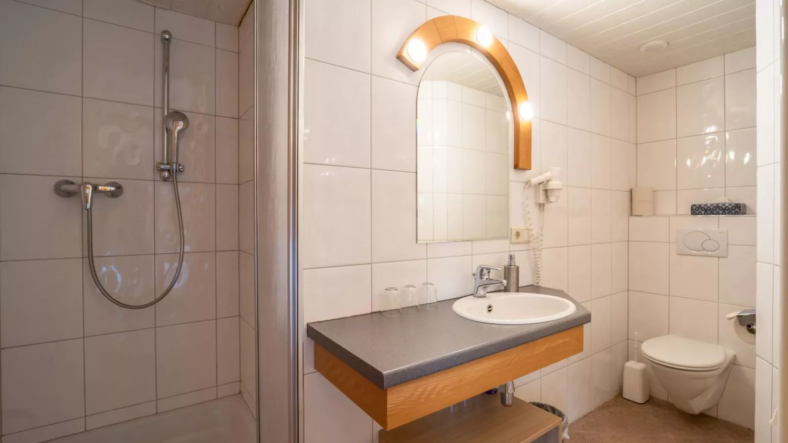 Gästehaus Walch II-Badkamer